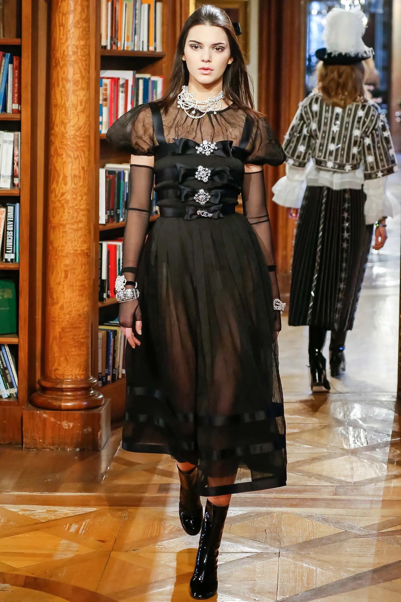 Chanel Pre-Fall 2015 Salzburg Métiers d’Art Crystal CC Starburst 15A Brooch