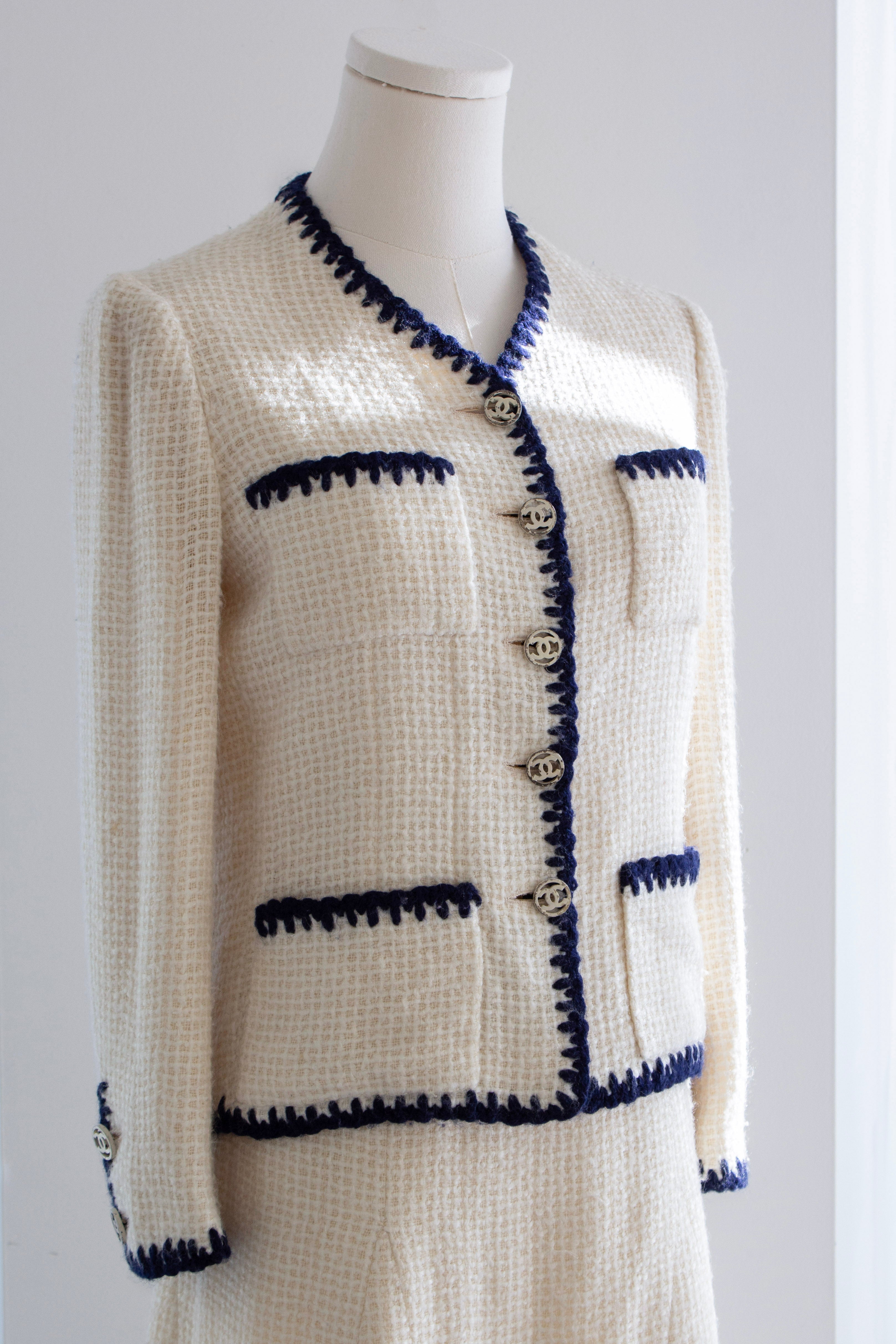 Chanel Vintage Haute Couture 1970s Blue Jasmine White Navy Tweed Jacket Suit