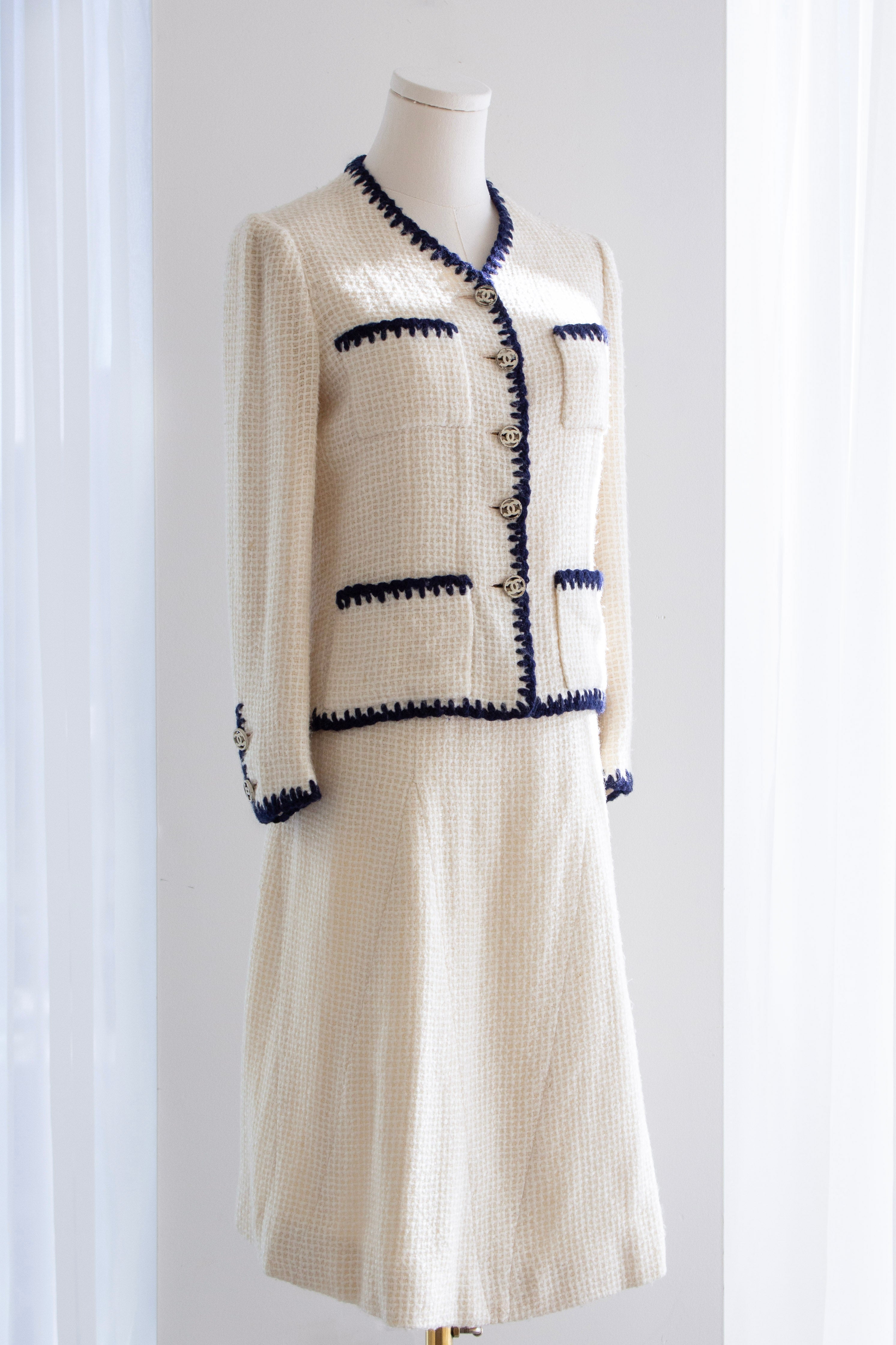 Chanel Vintage Haute Couture 1970s Blue Jasmine White Navy Tweed Jacket Suit