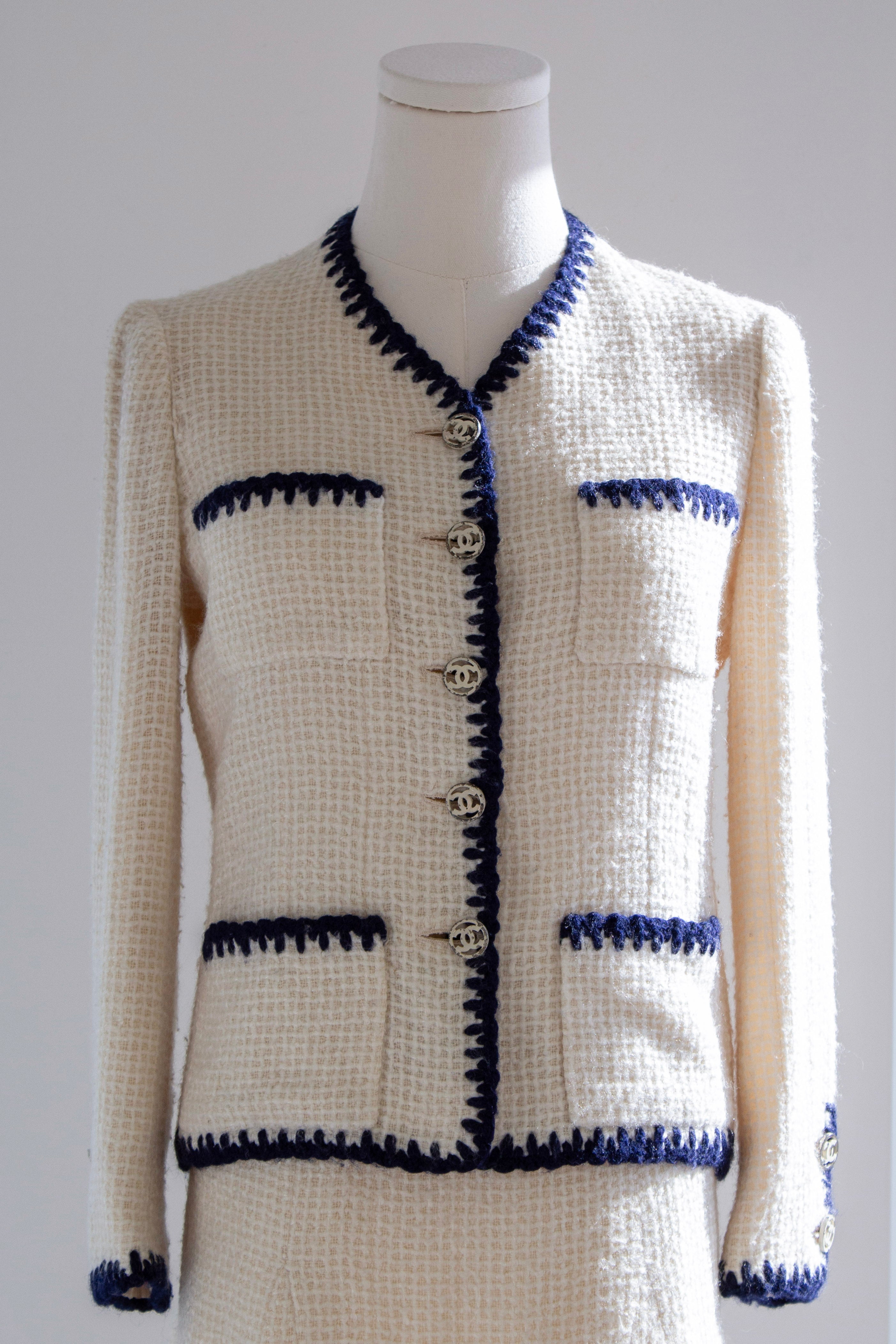 Chanel Vintage Haute Couture 1970s Blue Jasmine White Navy Tweed Jacket Suit