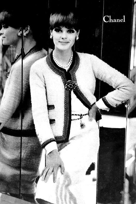 Chanel 1964 Haute Couture Coco Gabrielle Ecru Tweed Gold Lion Jacket