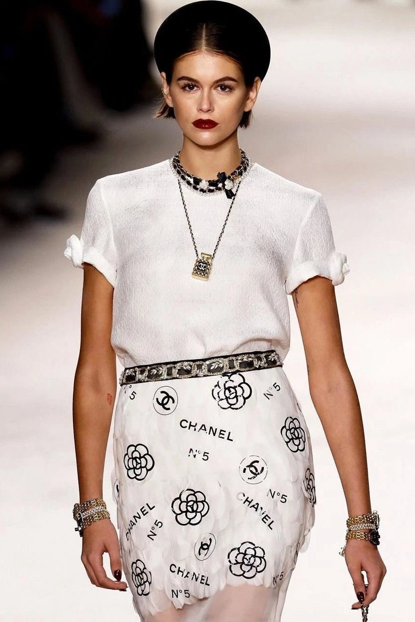 Rare Chanel Metiers D'Art 2020 White Black Embellished Feather 20A Mini Skirt