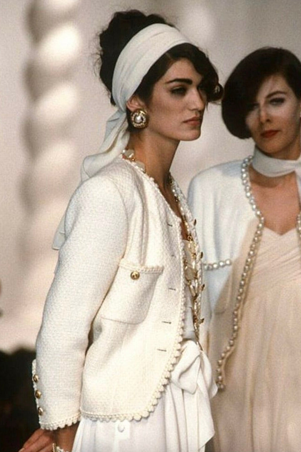 Chanel Vintage S/S 1990 Ecru Cream 24K Gold CC Scalloped Tweed Jacket Skirt Suit