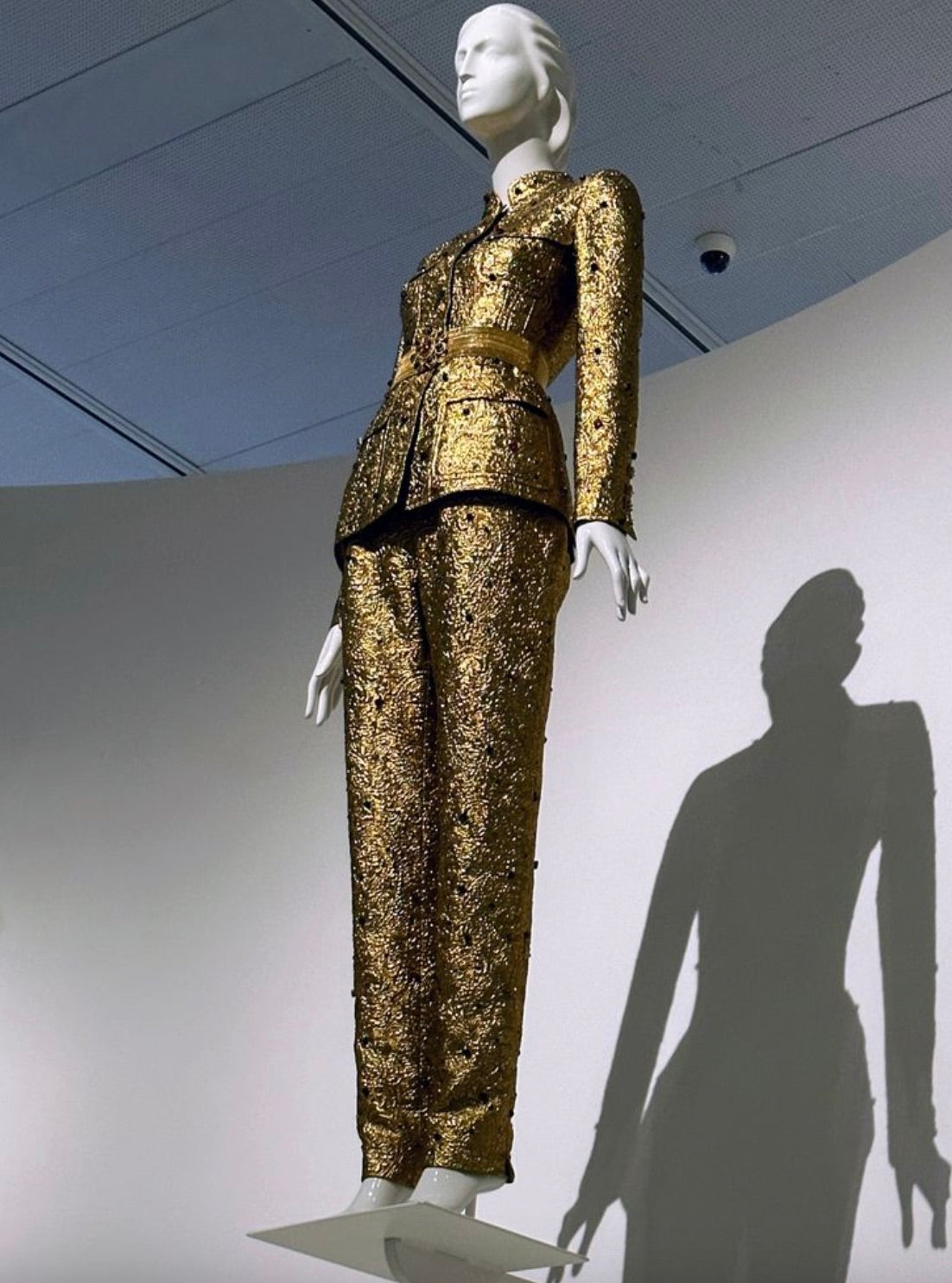Chanel Vintage F/W 1996 Gold Brocade Mughal Jeweled Gripoix 96A Jacket