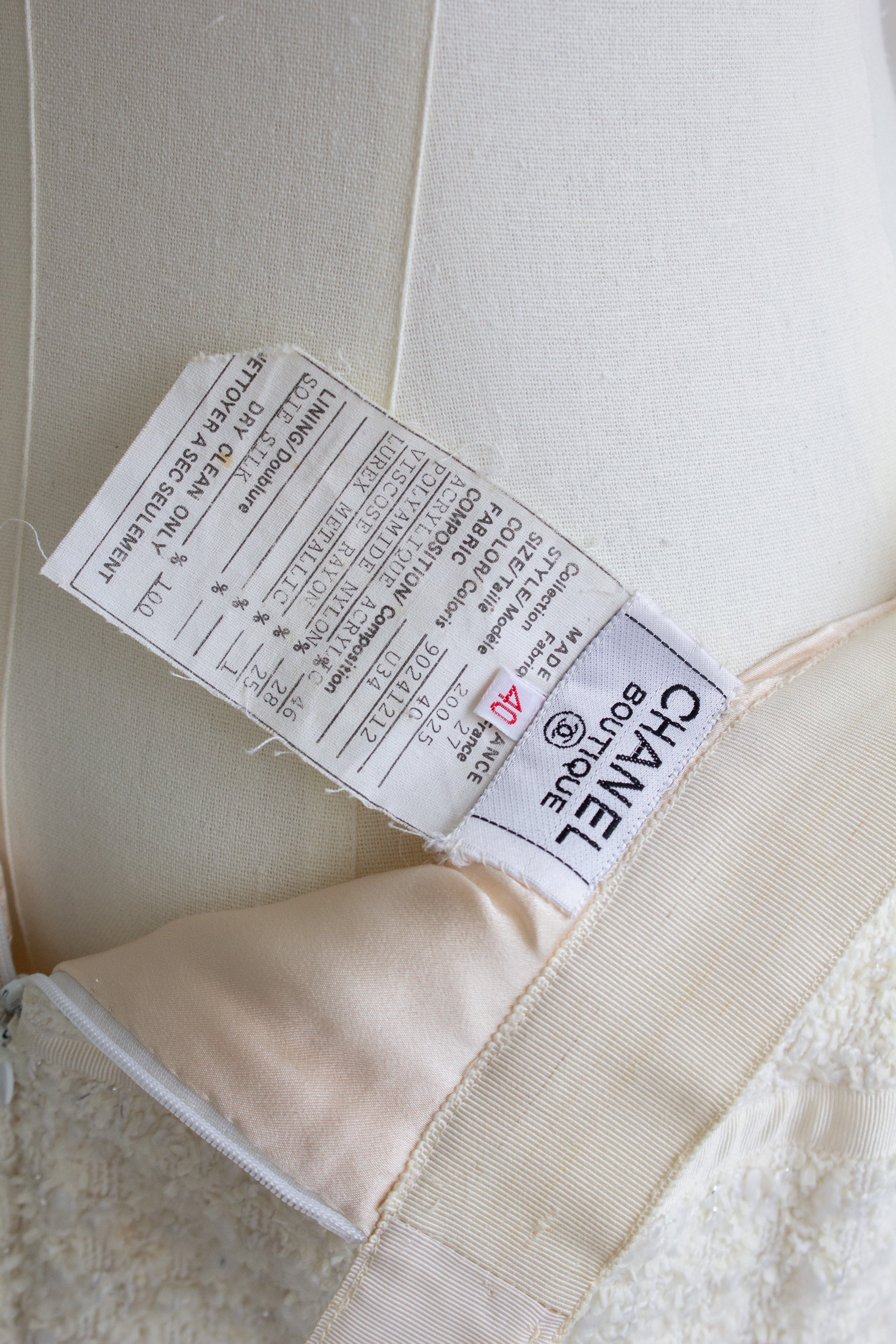 Chanel Vintage Cruise 1992 White Tweed Gold Camellia Flower Buttons Jacket Suit