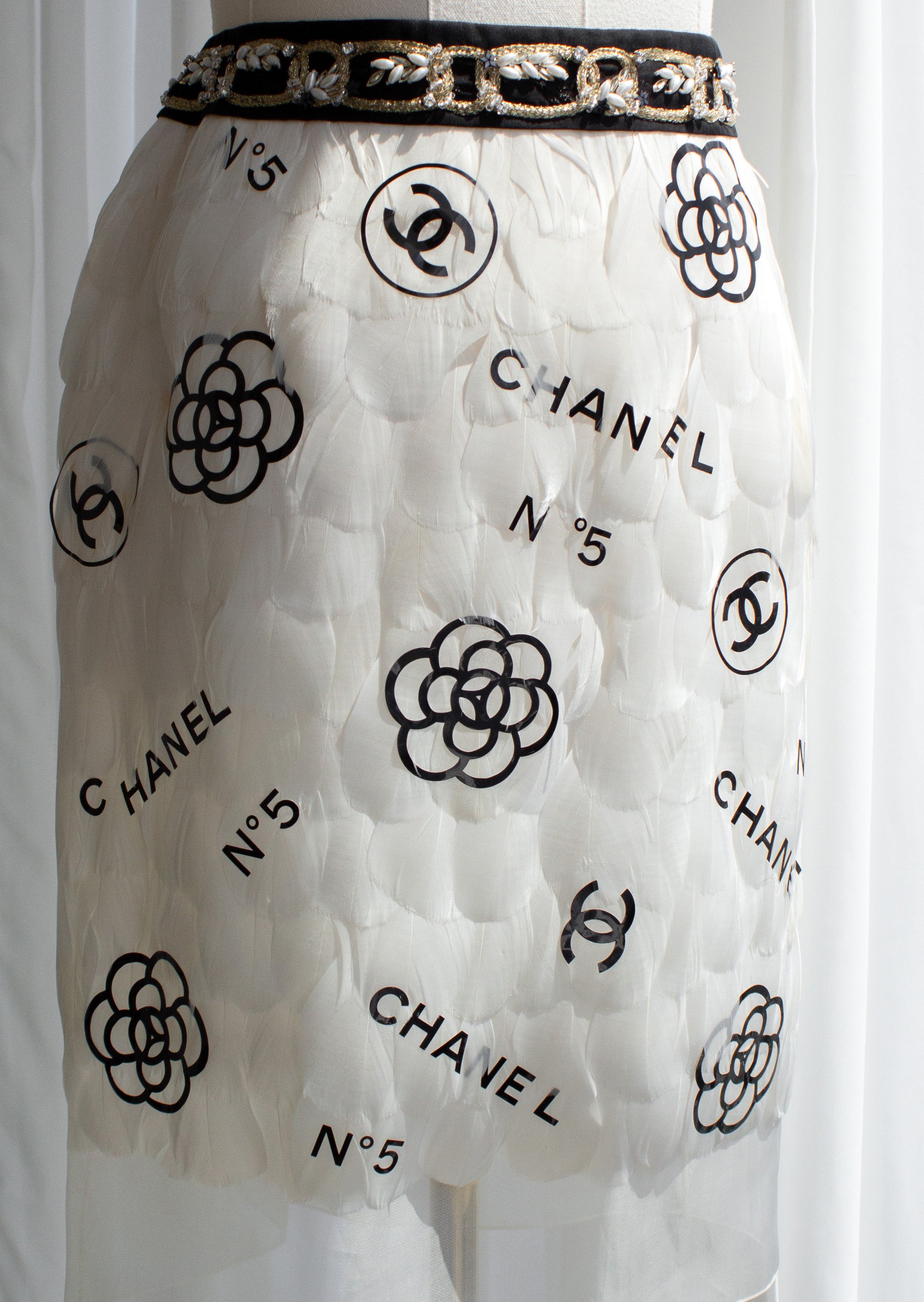 Rare Chanel Metiers D'Art 2020 White Black Embellished Feather 20A Mini Skirt
