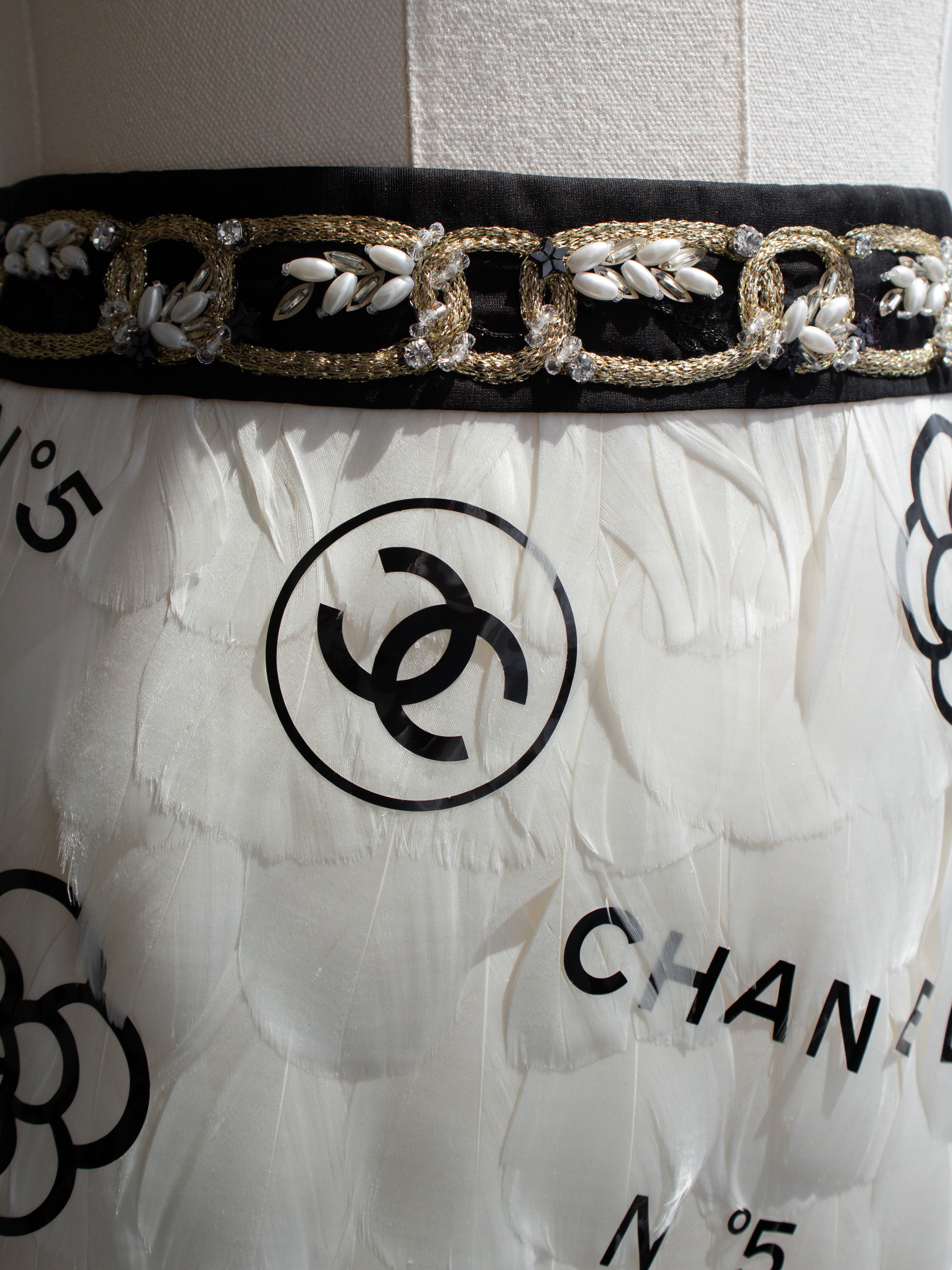 Rare Chanel Metiers D'Art 2020 White Black Embellished Feather 20A Mini Skirt