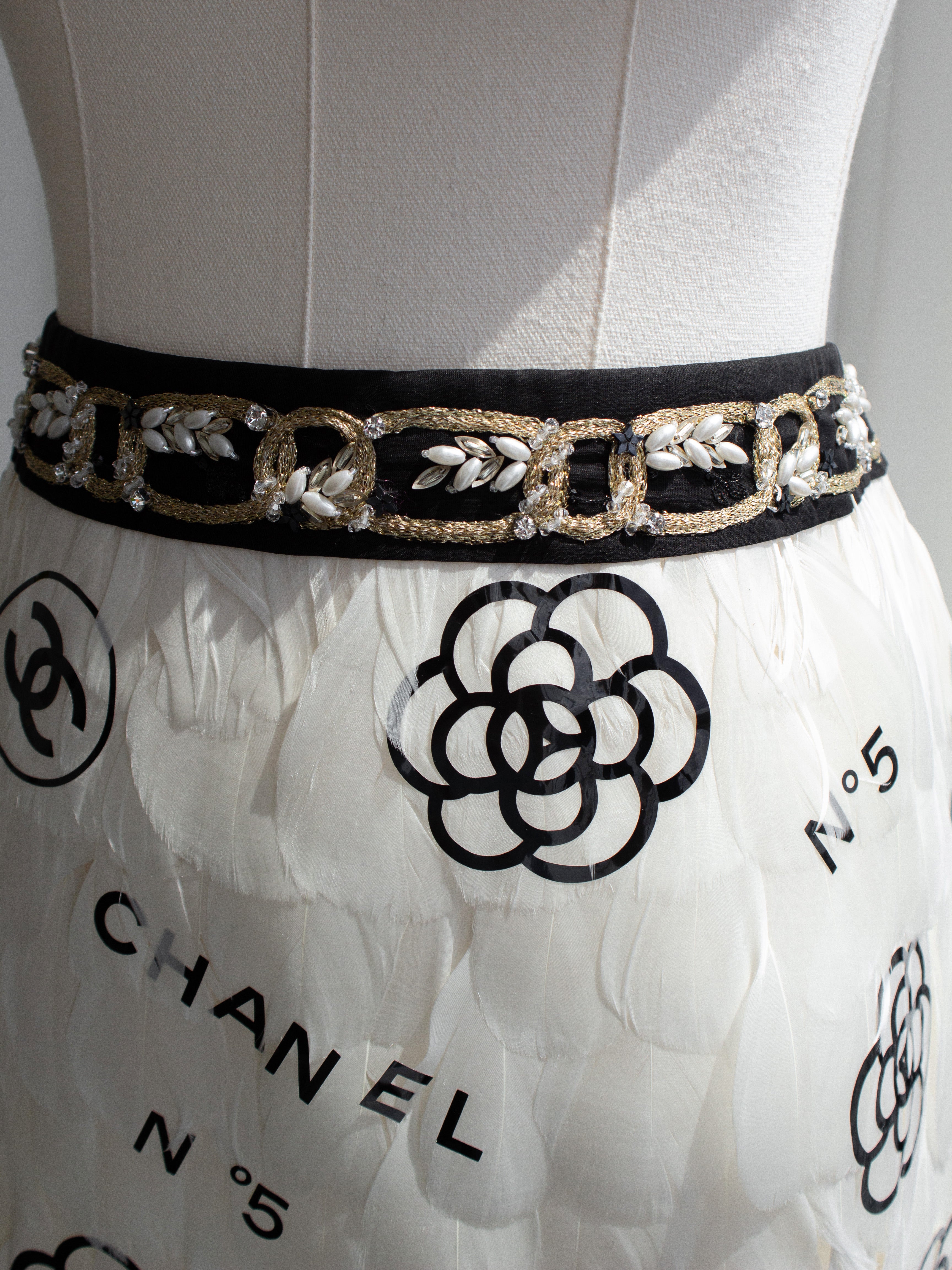 Rare Chanel Metiers D'Art 2020 White Black Embellished Feather 20A Mini Skirt