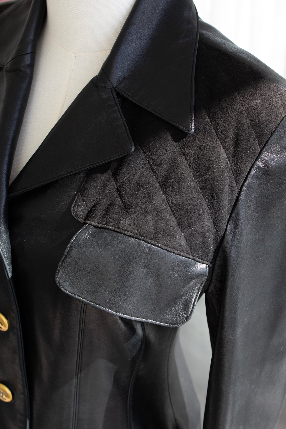 Chanel Vintage Fall/Winter 1992 Black Gold CC Lambskin Leather Suede Jacket