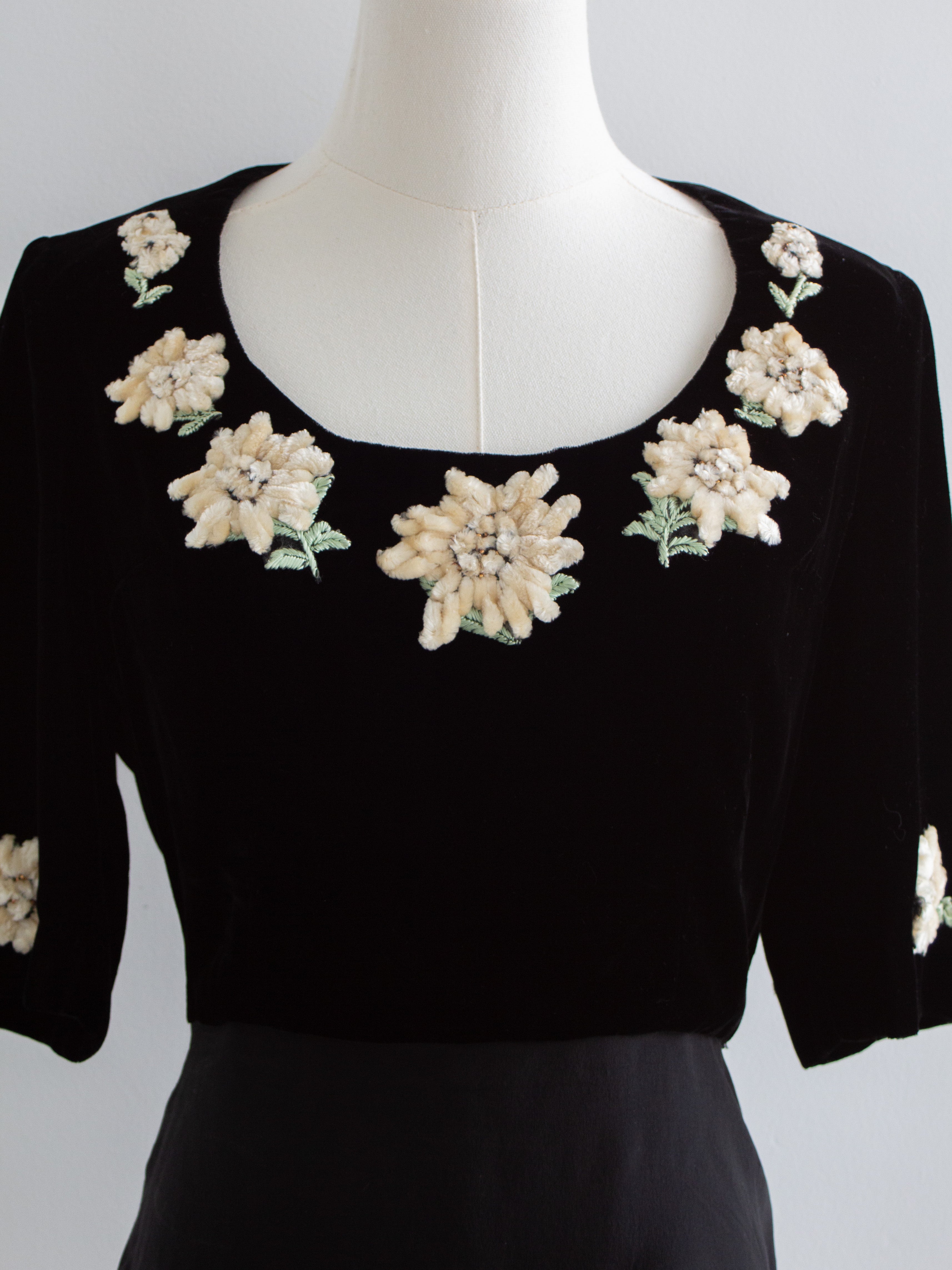 Chanel Vintage F/W1988 black Velvet Edelweiss Flower Embroidered Scoop Neck Top