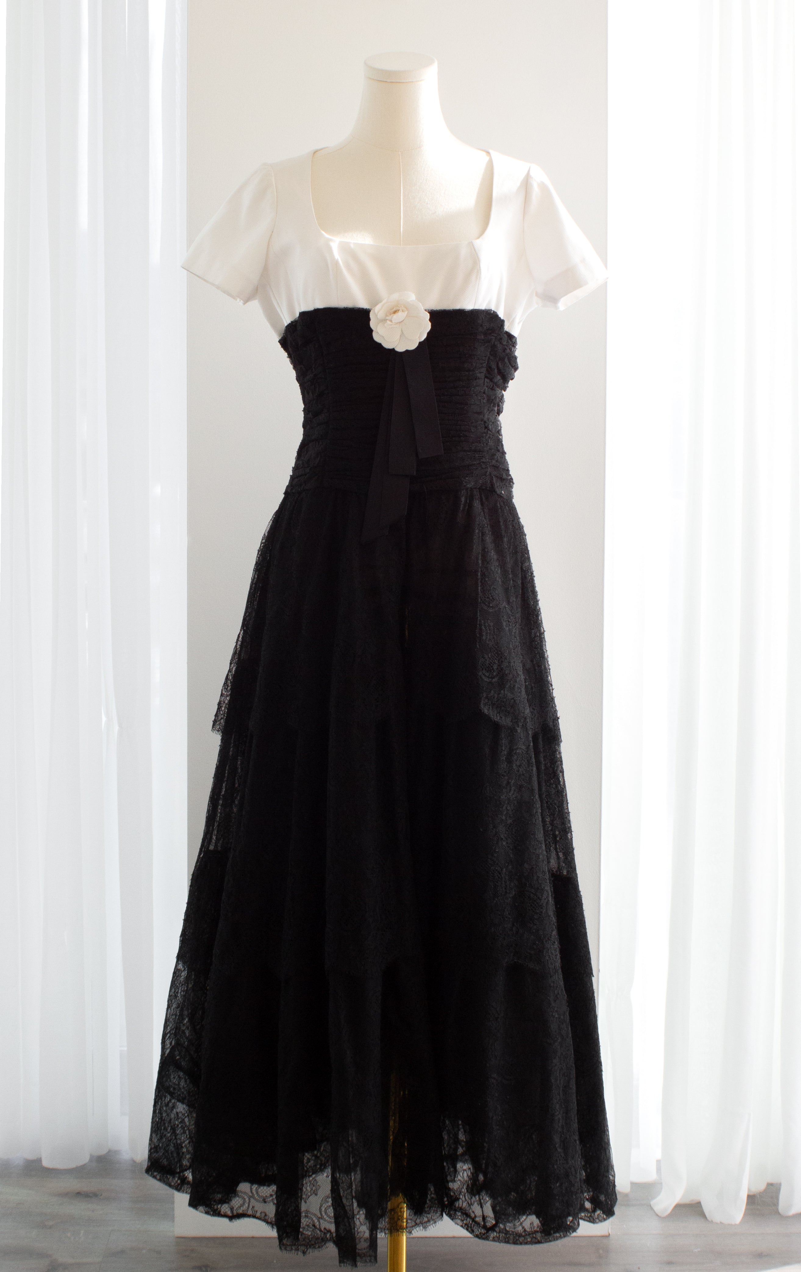 Chanel Vintage S/S 1988 White Black Lace Camellia Bow Dress Gown