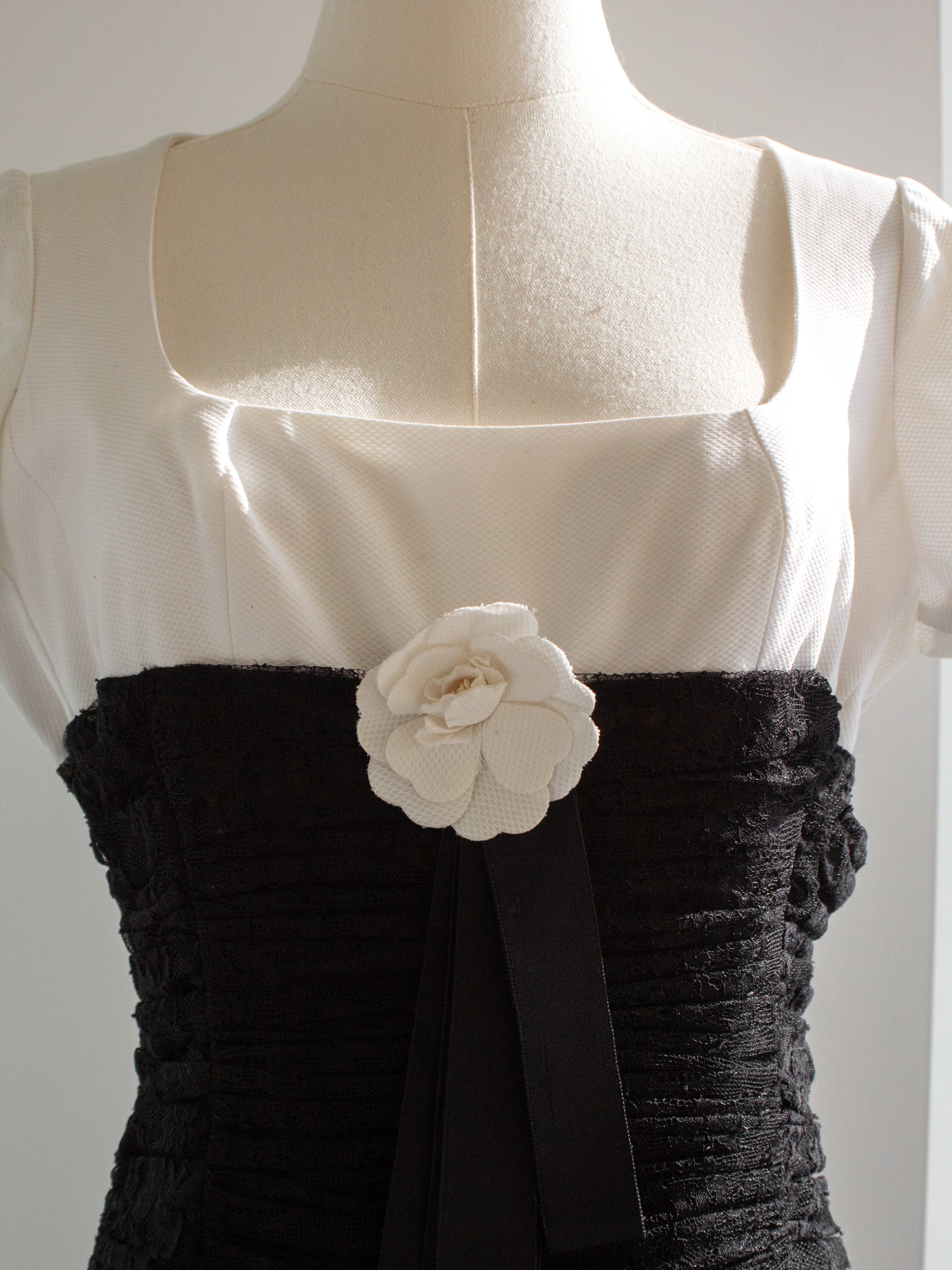 Chanel Vintage S/S 1988 White Black Lace Camellia Bow Dress Gown