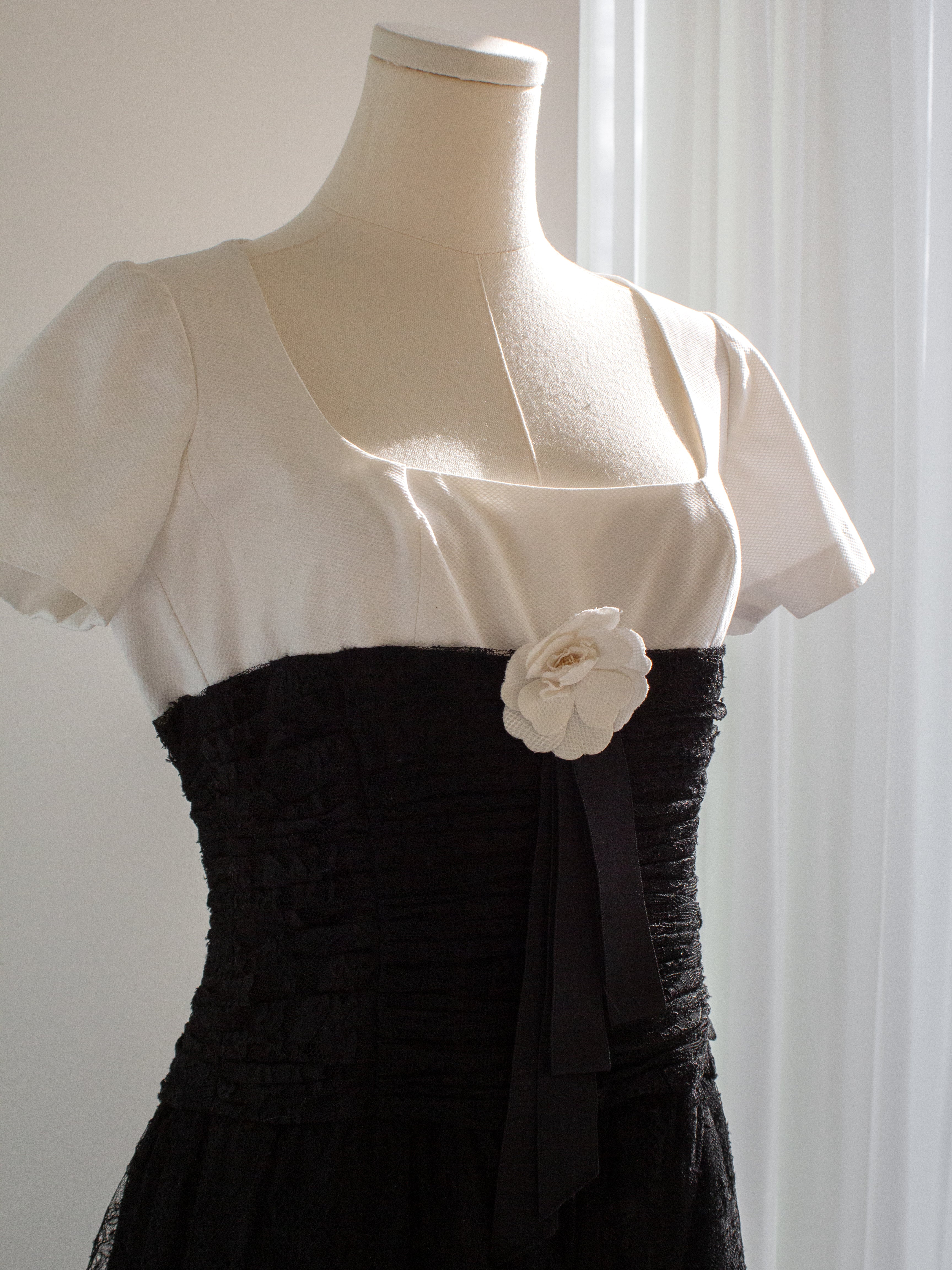 Chanel Vintage S/S 1988 White Black Lace Camellia Bow Dress Gown