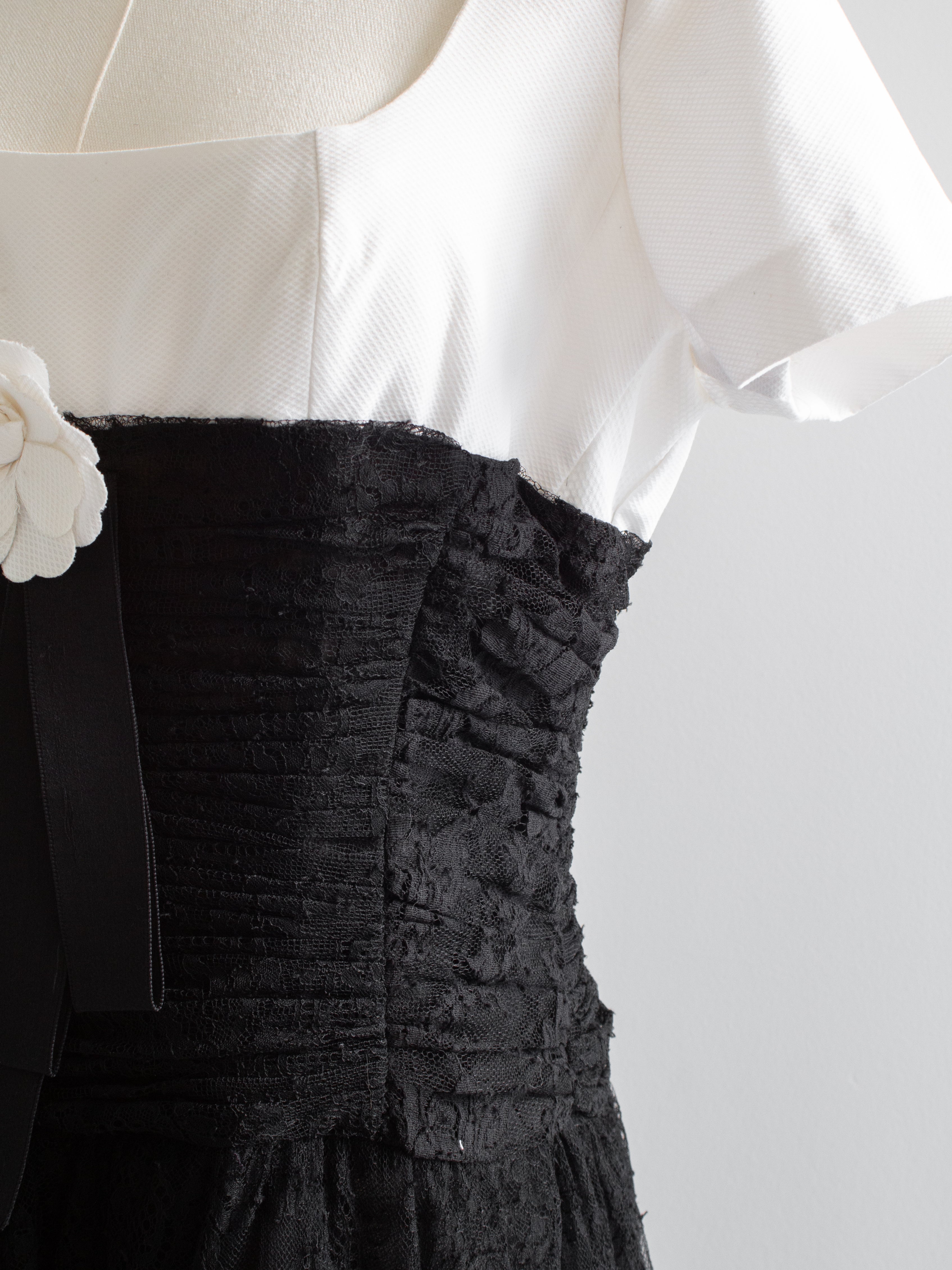 Chanel Vintage S/S 1988 White Black Lace Camellia Bow Dress Gown