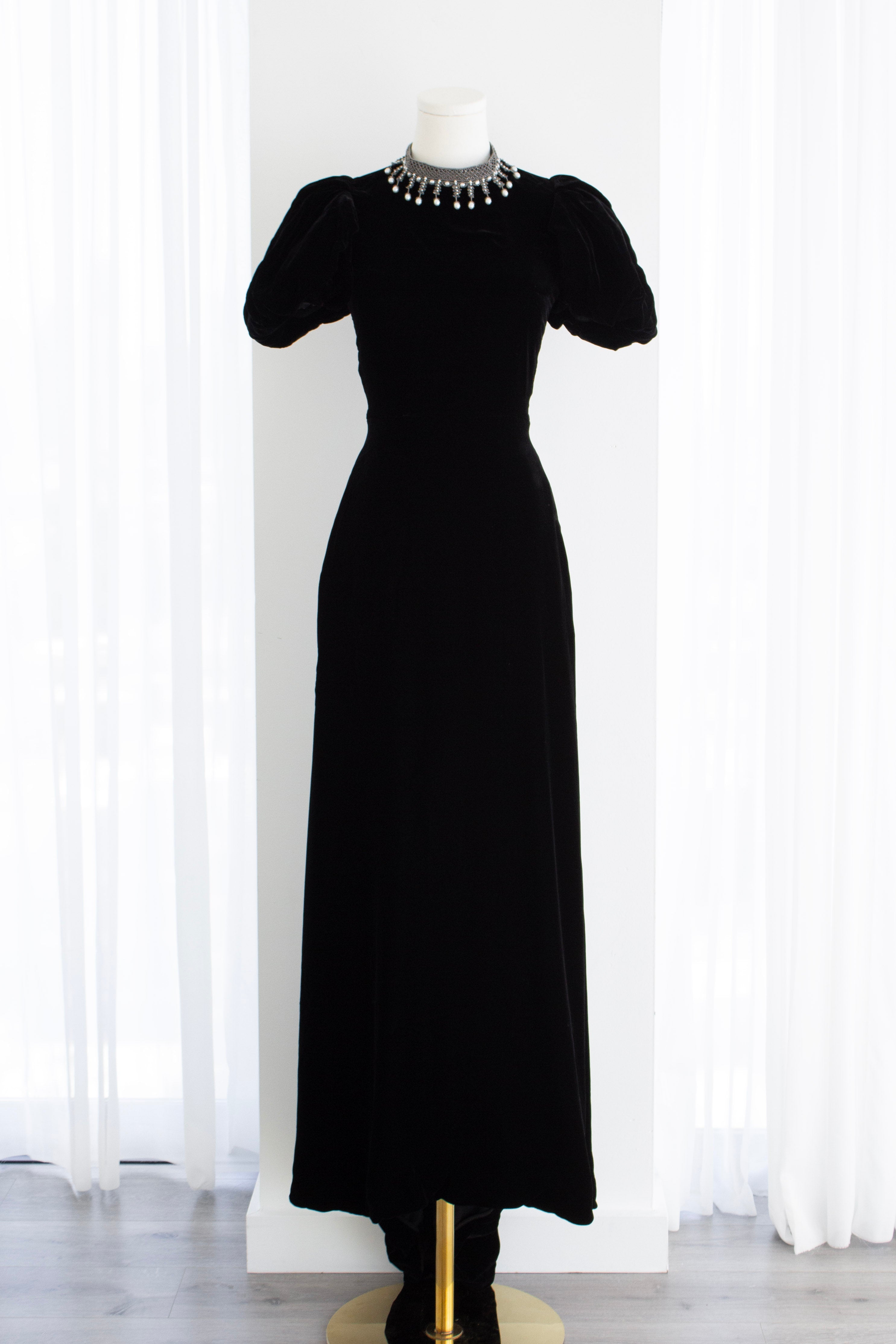 Christian Dior Cruise 2025 Scotland Embellished-Collar Velvet Gown
