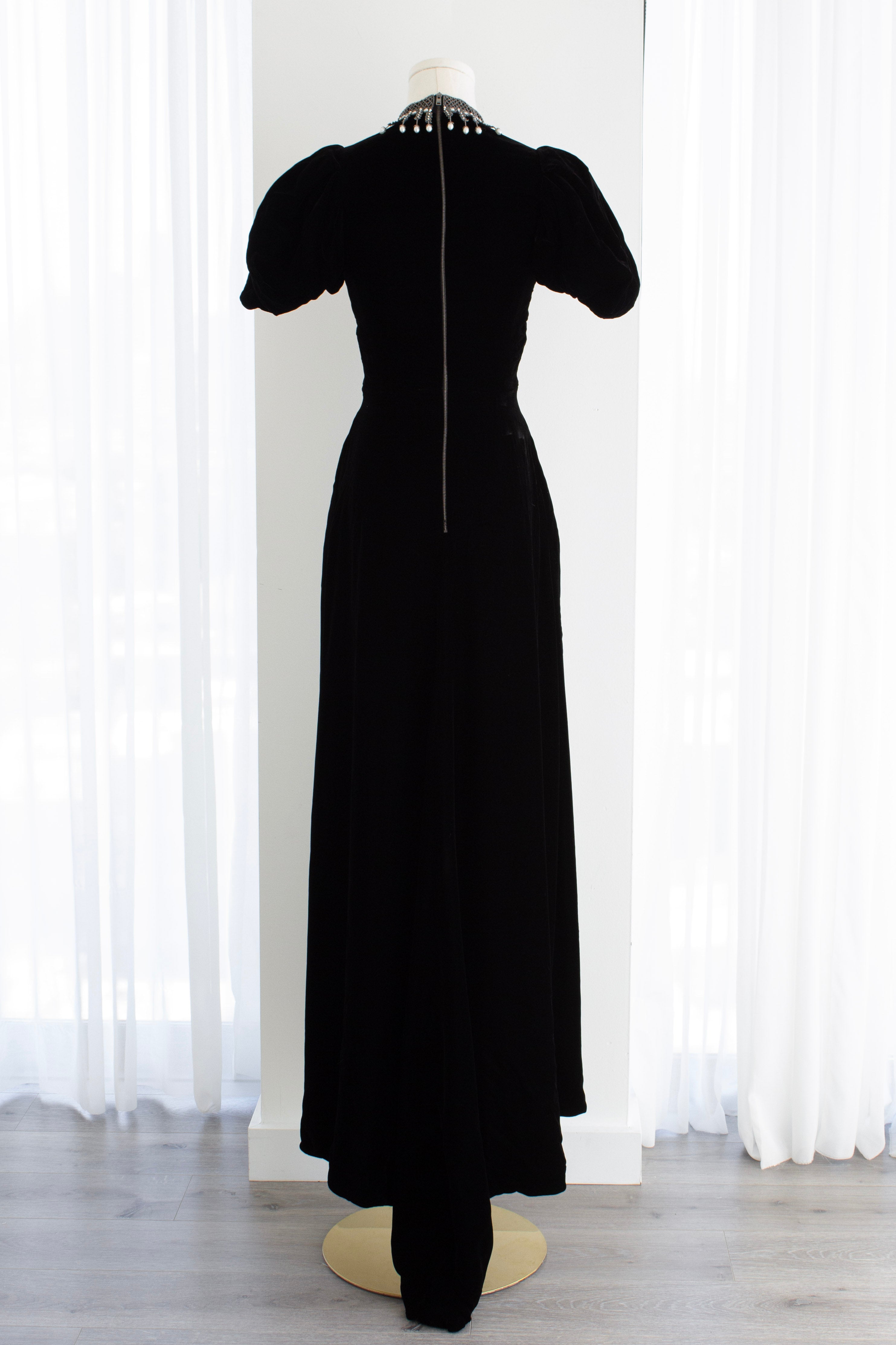 Christian Dior Cruise 2025 Scotland Embellished-Collar Velvet Gown