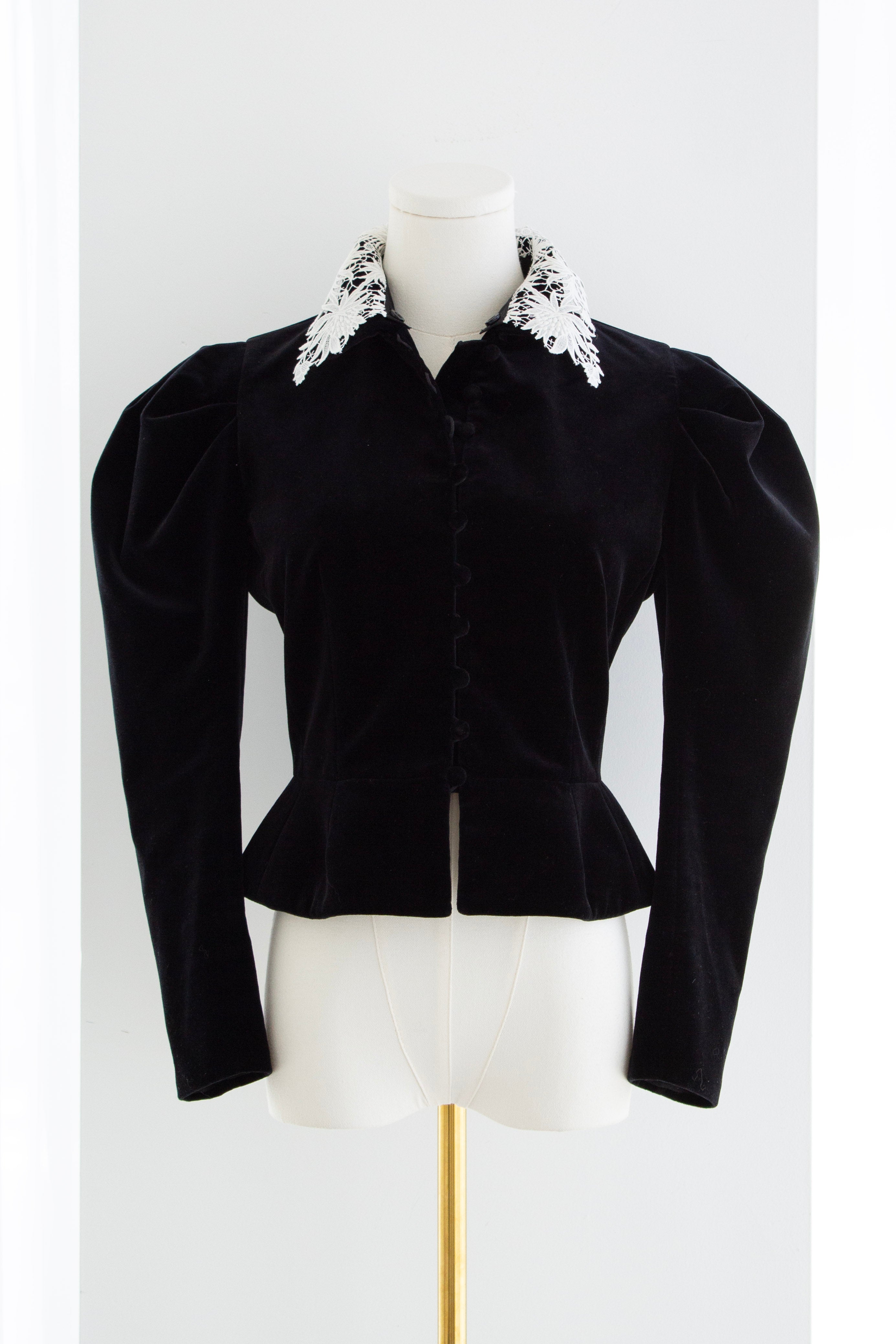 Christian Dior Cruise 2025 Scotland White Lace Thistle Collar Velvet Jacket