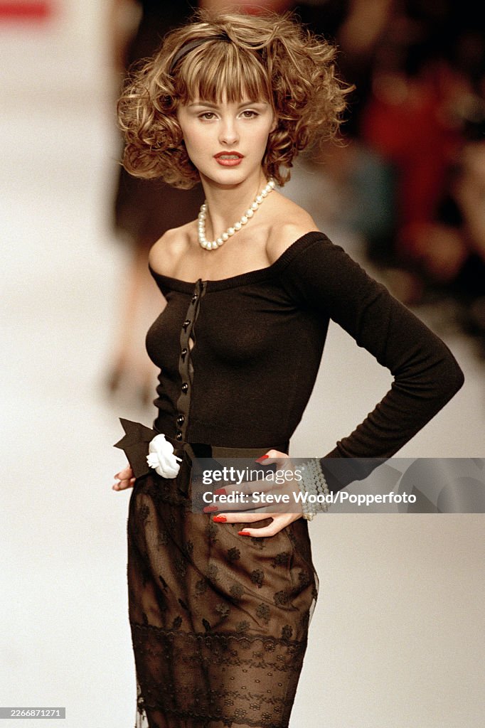 Chanel Vintage Fall/Winter 1995 Black Floral Lace 95A Midi Skirt