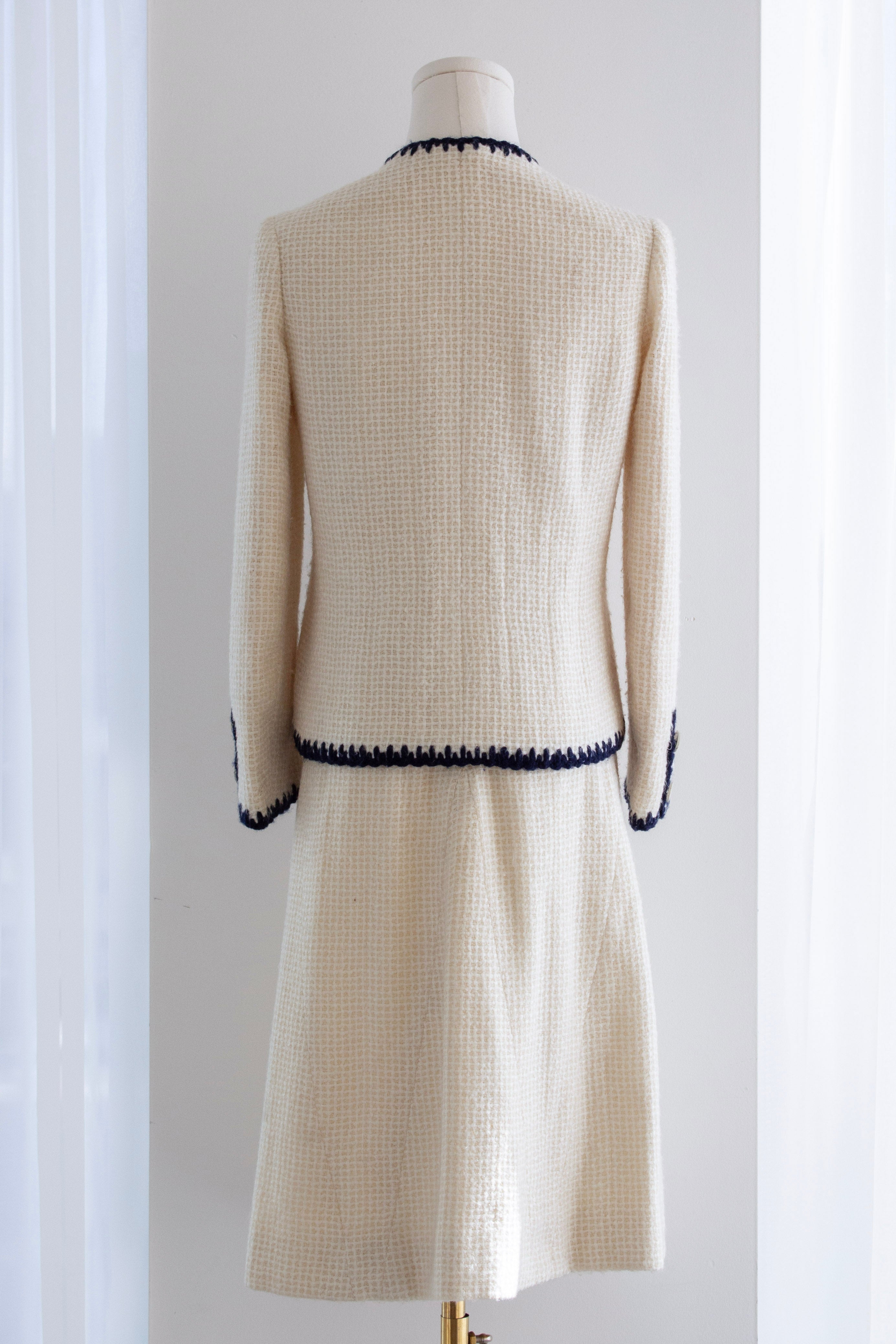 Chanel Vintage Haute Couture 1970s Blue Jasmine White Navy Tweed Jacket Suit