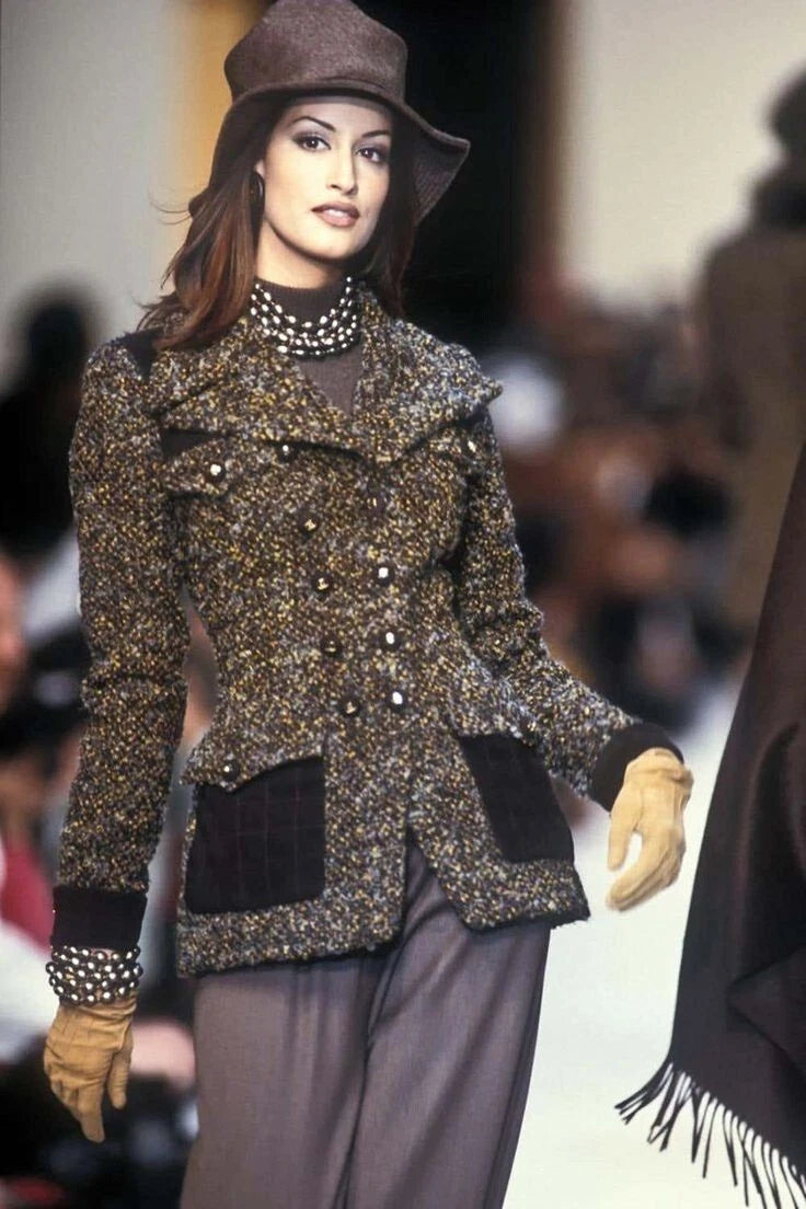 Chanel Vintage F/W 1992 English Tweed Suede Grey Brown CC Gold Runway Jacket