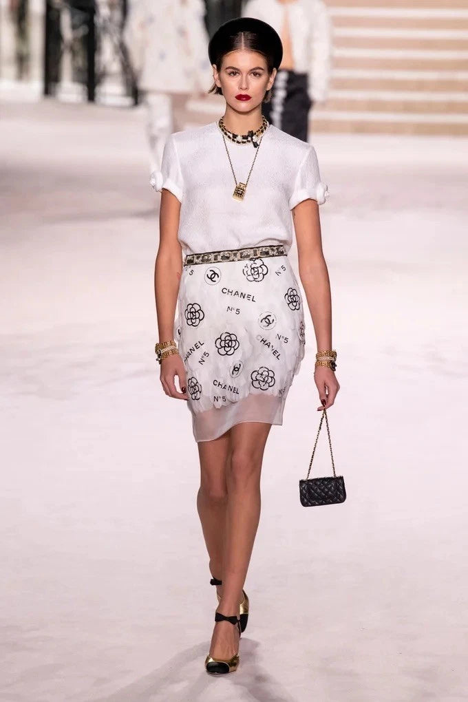 Rare Chanel Metiers D'Art 2020 White Black Embellished Feather 20A Mini Skirt