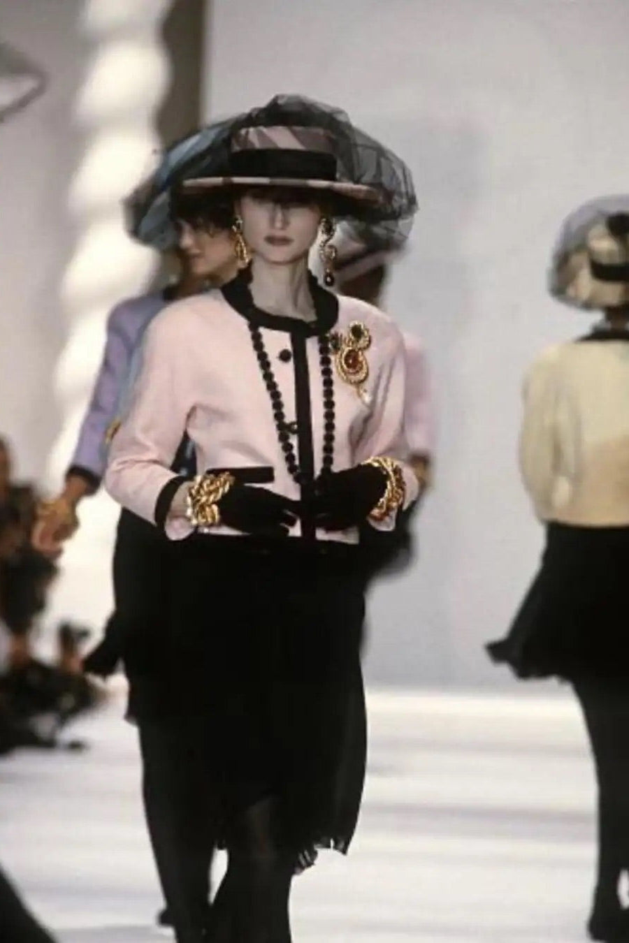 Chanel Vintage S/S 1990 Pink Black CC Tweed Jacket
