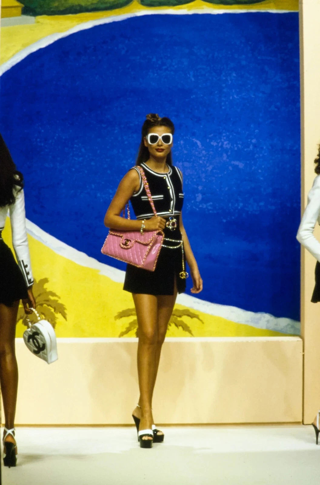 Chanel 1995 Barbie Beige 24K Gold Chain Around Patent Lambskin Jumbo XL 95P Bag