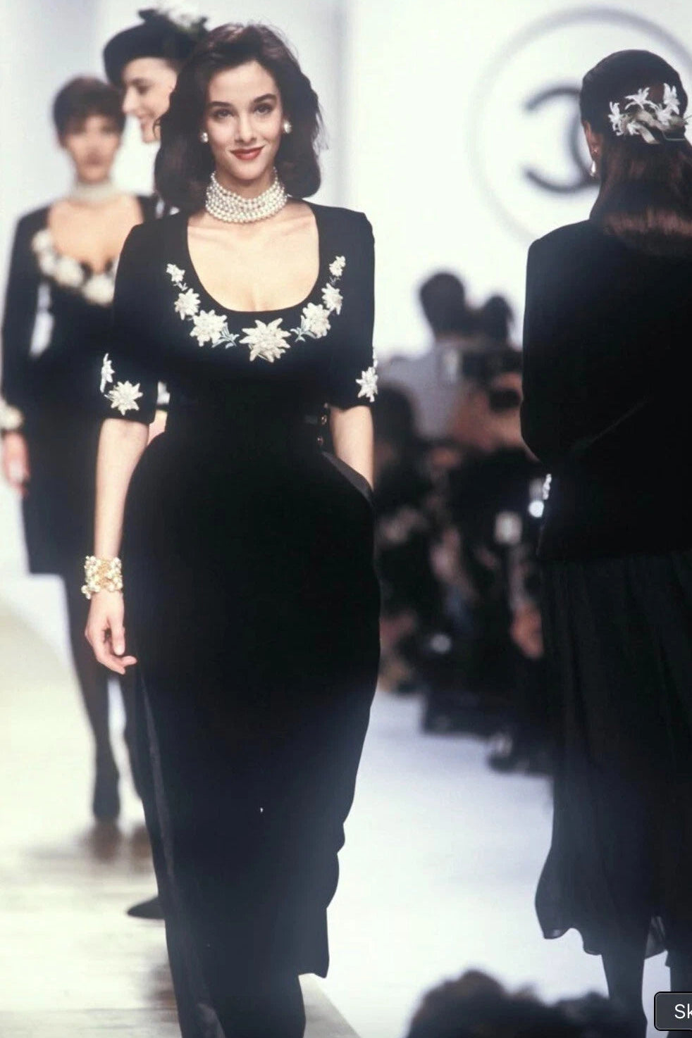 Chanel Vintage F/W1988 black Velvet Edelweiss Flower Embroidered Scoop Neck Top