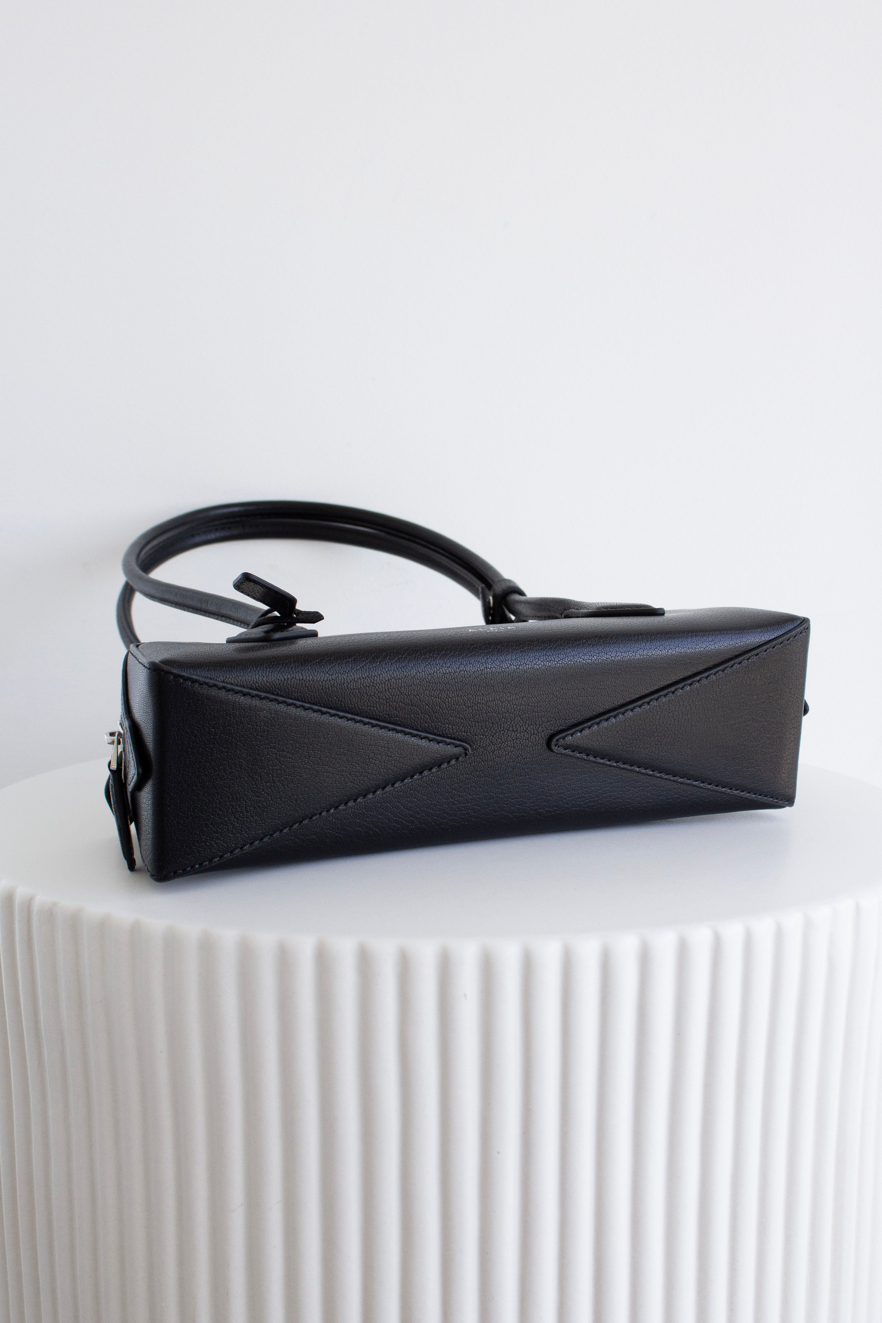 Alaïa Le Teckel Small Black Goat Leather Shoulder Bag