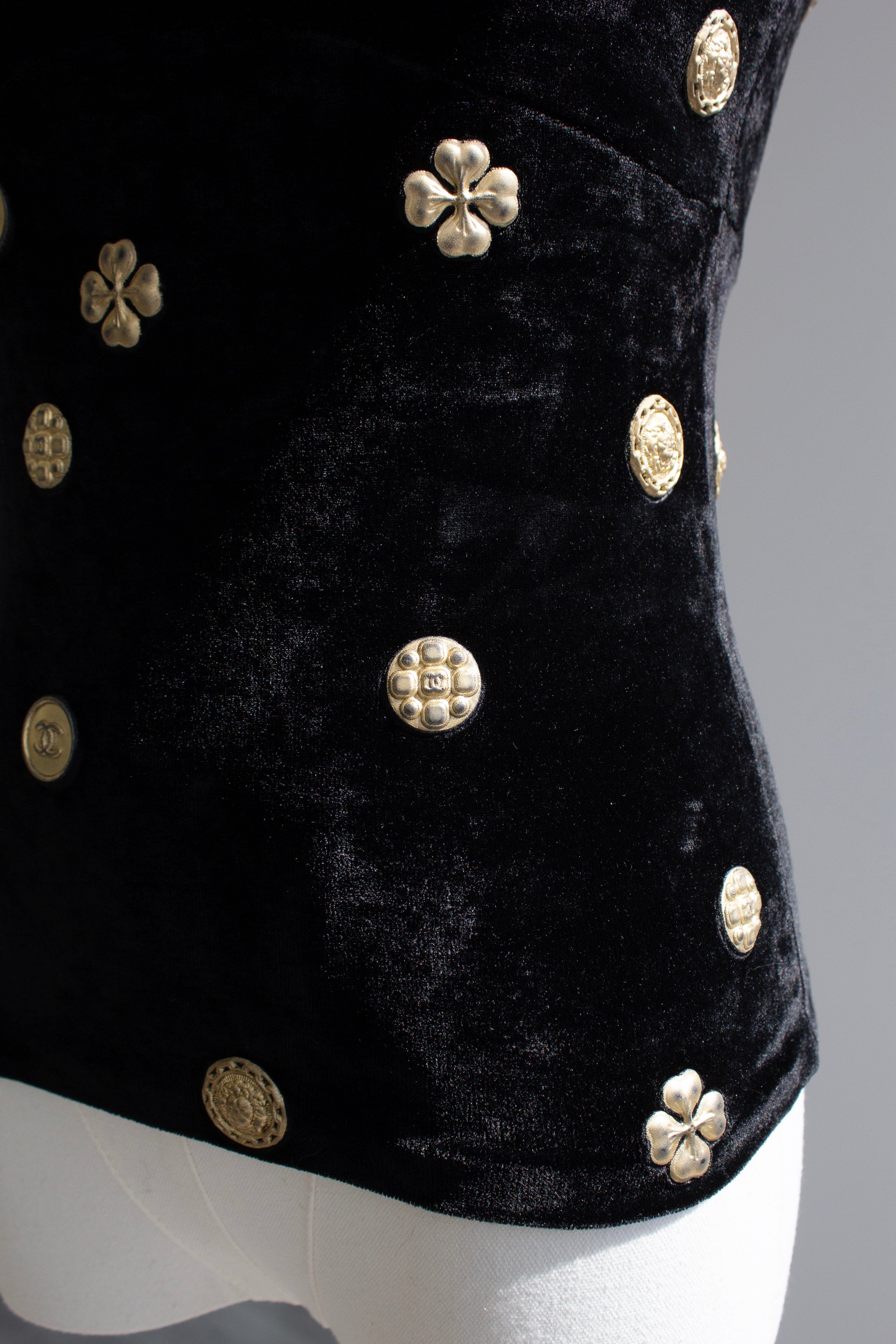 Chanel Pre-Fall 2021 Métiers d’Art “Château des Dames” Black Velvet 21A Top