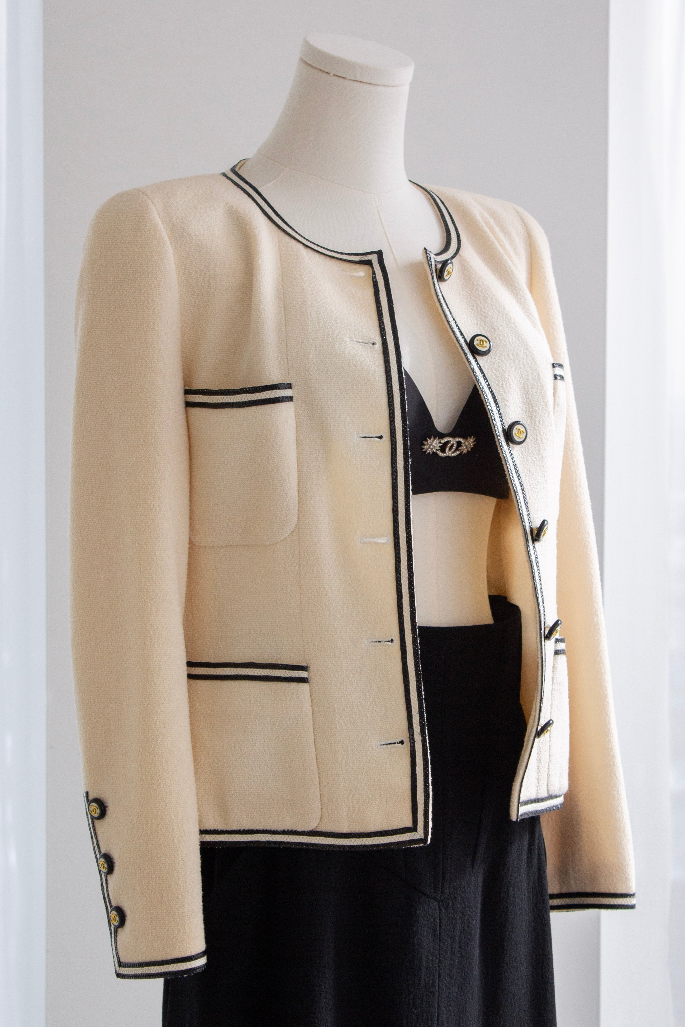 Chanel Vintage S/S 1995 Barbie Ivory Ecru Black Tweed Braided CC 95P Jacket