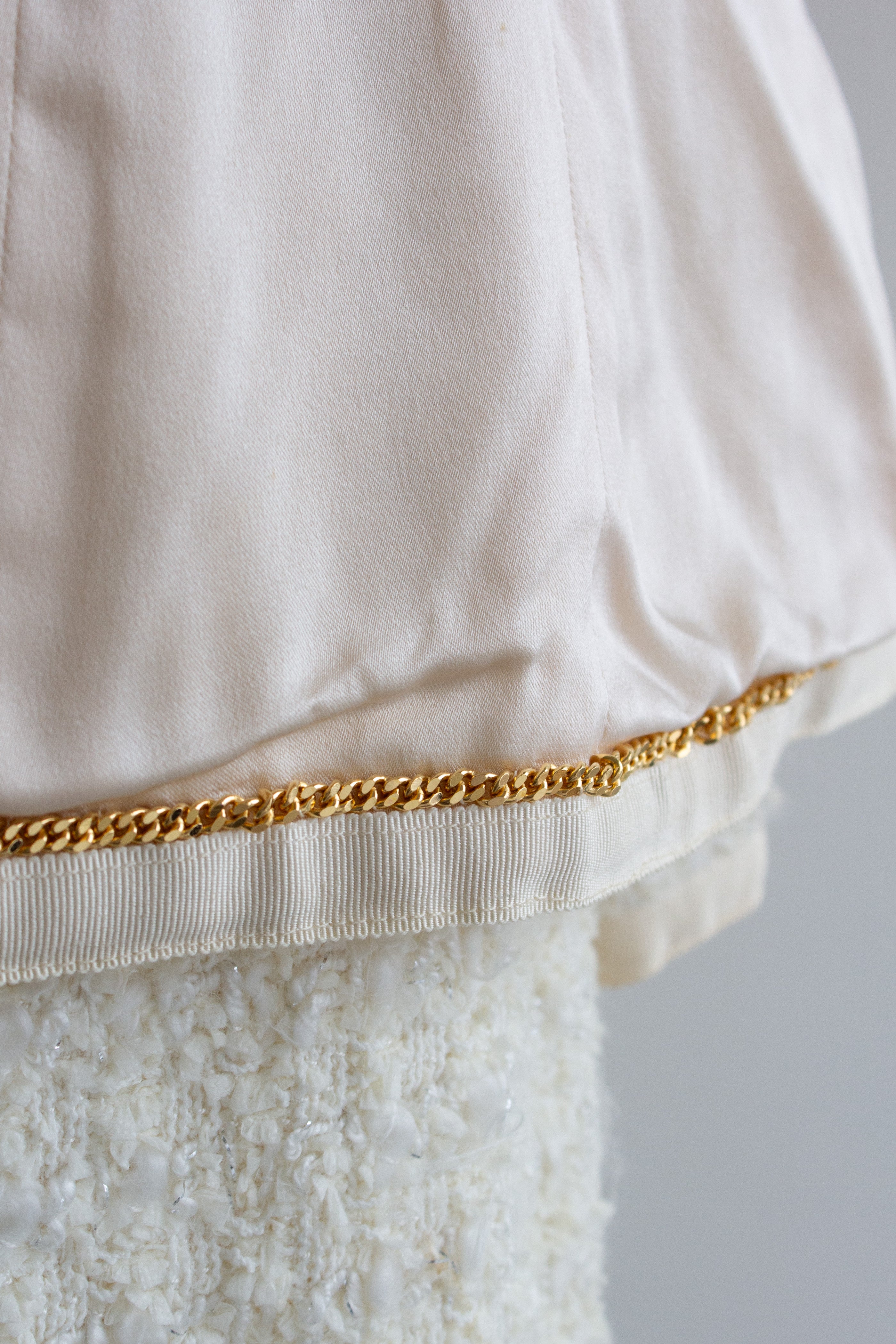 Chanel Vintage Cruise 1992 White Tweed Gold Camellia Flower Buttons Jacket Suit