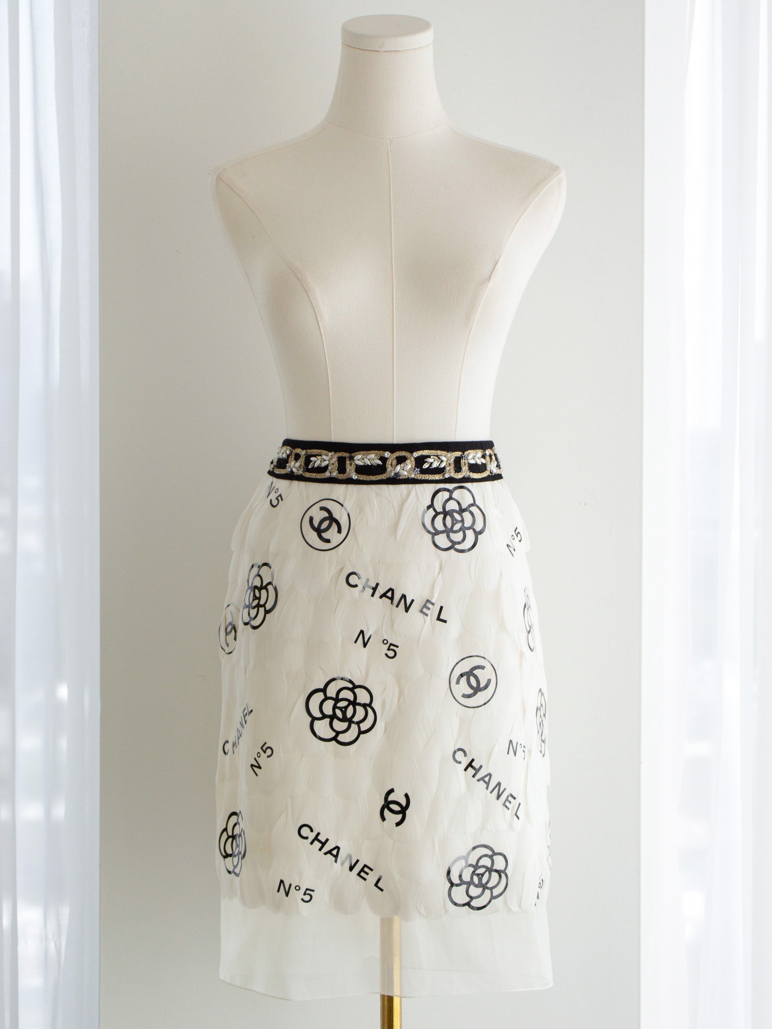Rare Chanel Metiers D'Art 2020 White Black Embellished Feather 20A Mini Skirt