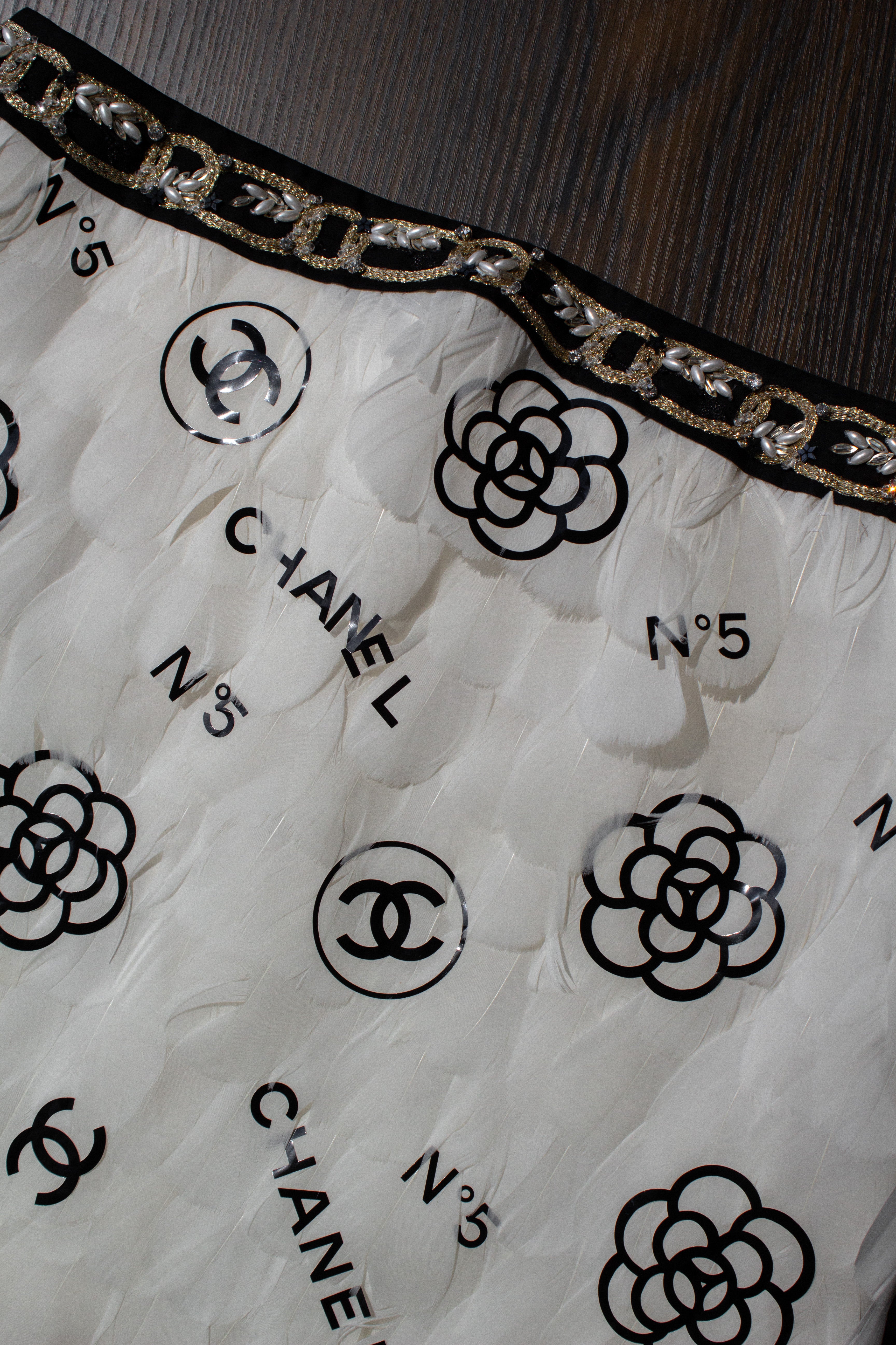 Rare Chanel Metiers D'Art 2020 White Black Embellished Feather 20A Mini Skirt