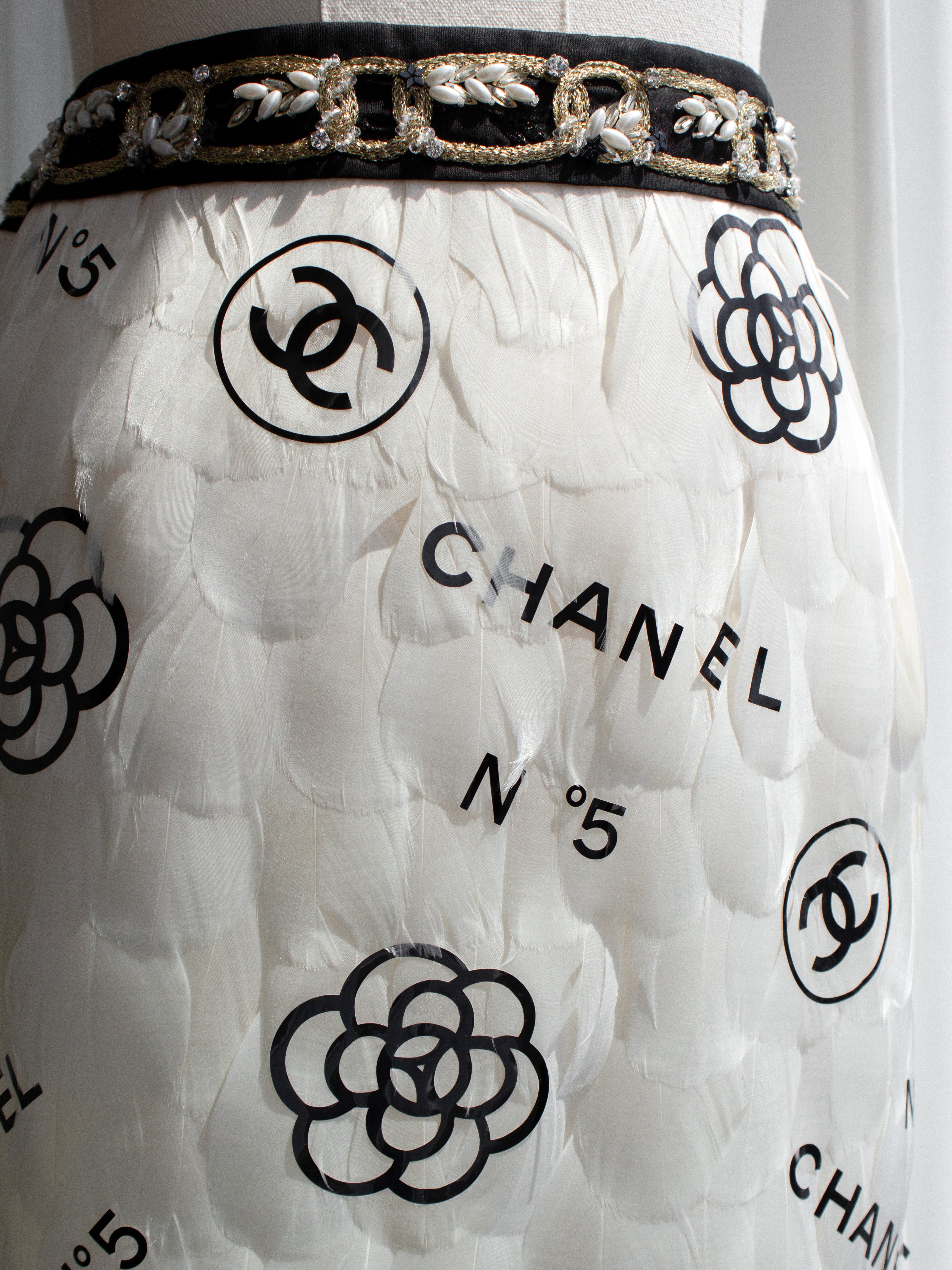 Rare Chanel Metiers D'Art 2020 White Black Embellished Feather 20A Mini Skirt