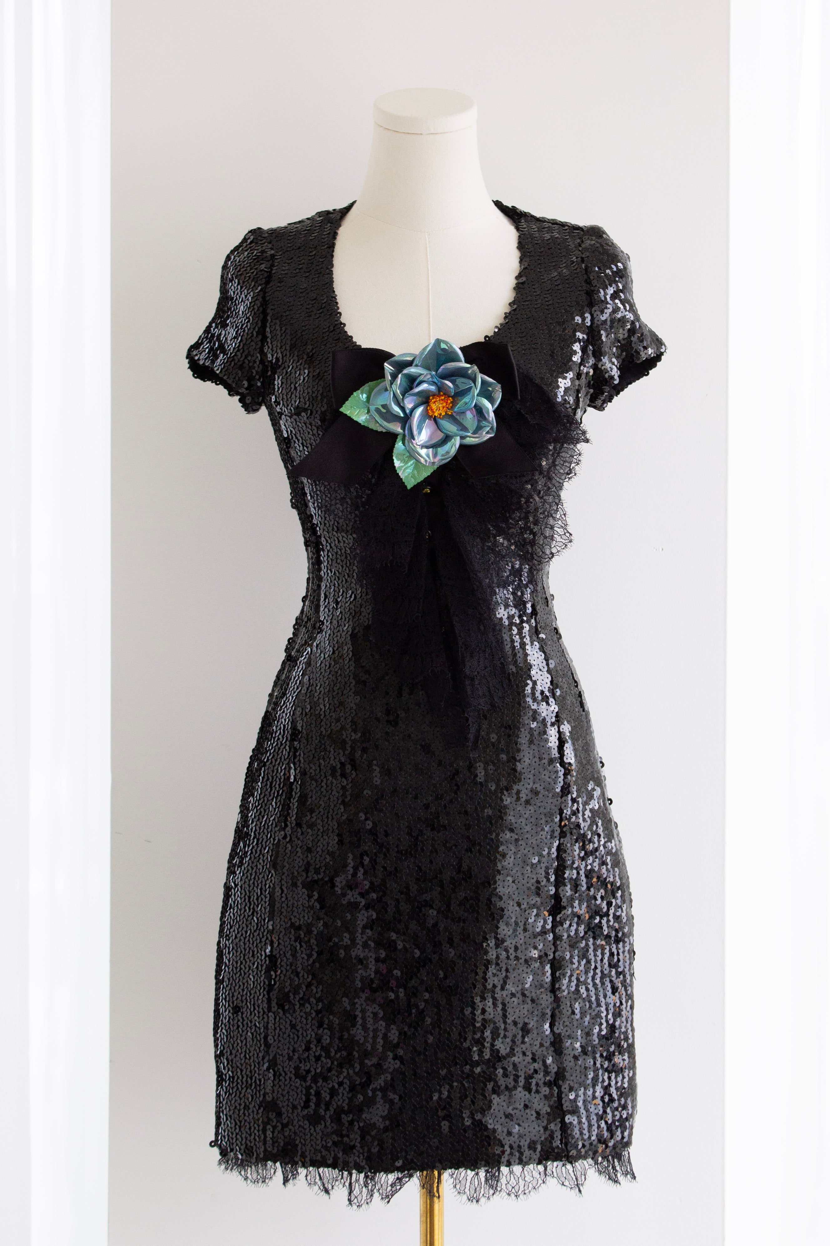 Chanel F/W 1994 Black Sequin Lace Bow Camellia 94A Mini Dress