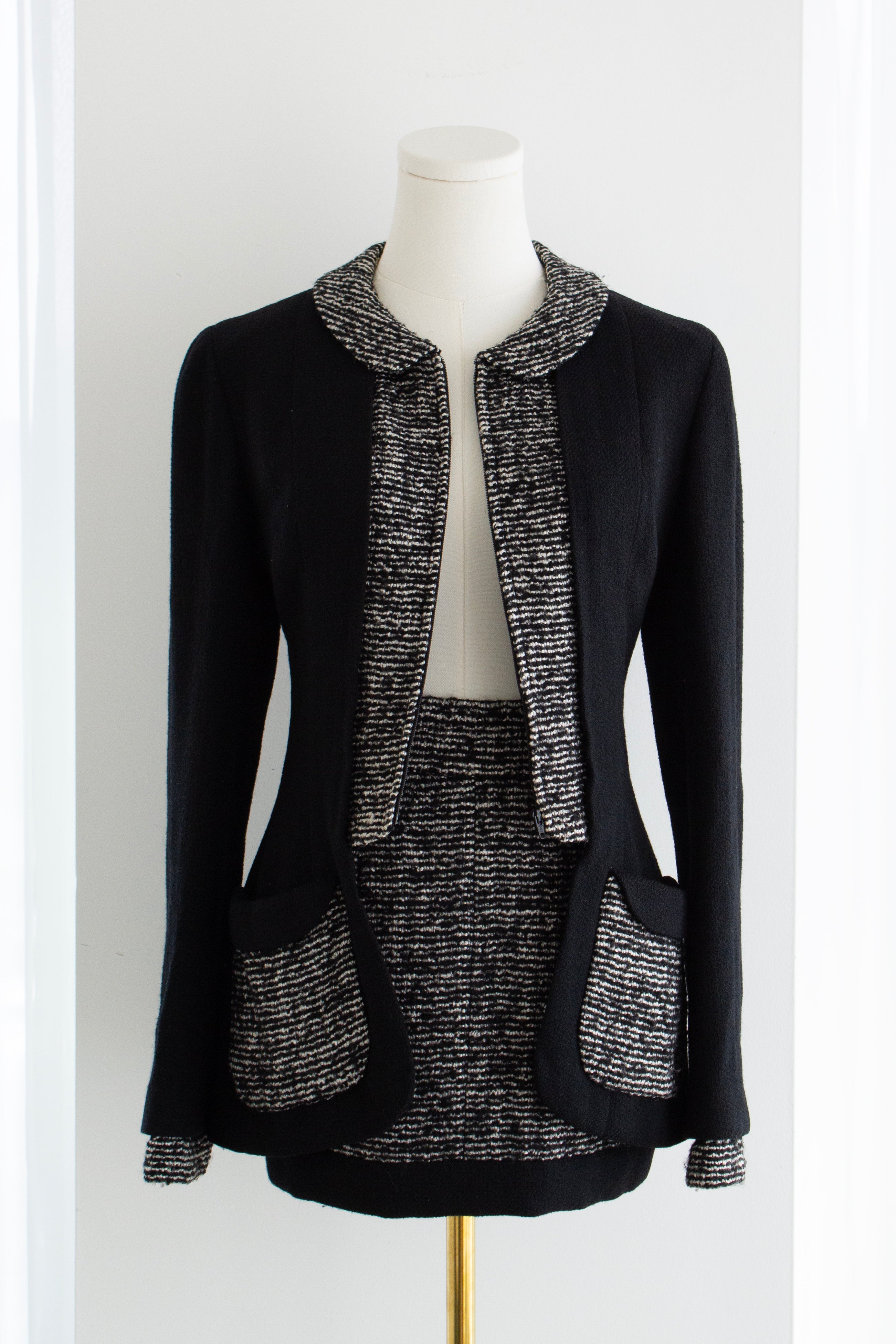 Chanel Haute Couture F/W 1993 Runway Black Grey Tweed Jacket Skirt Suit