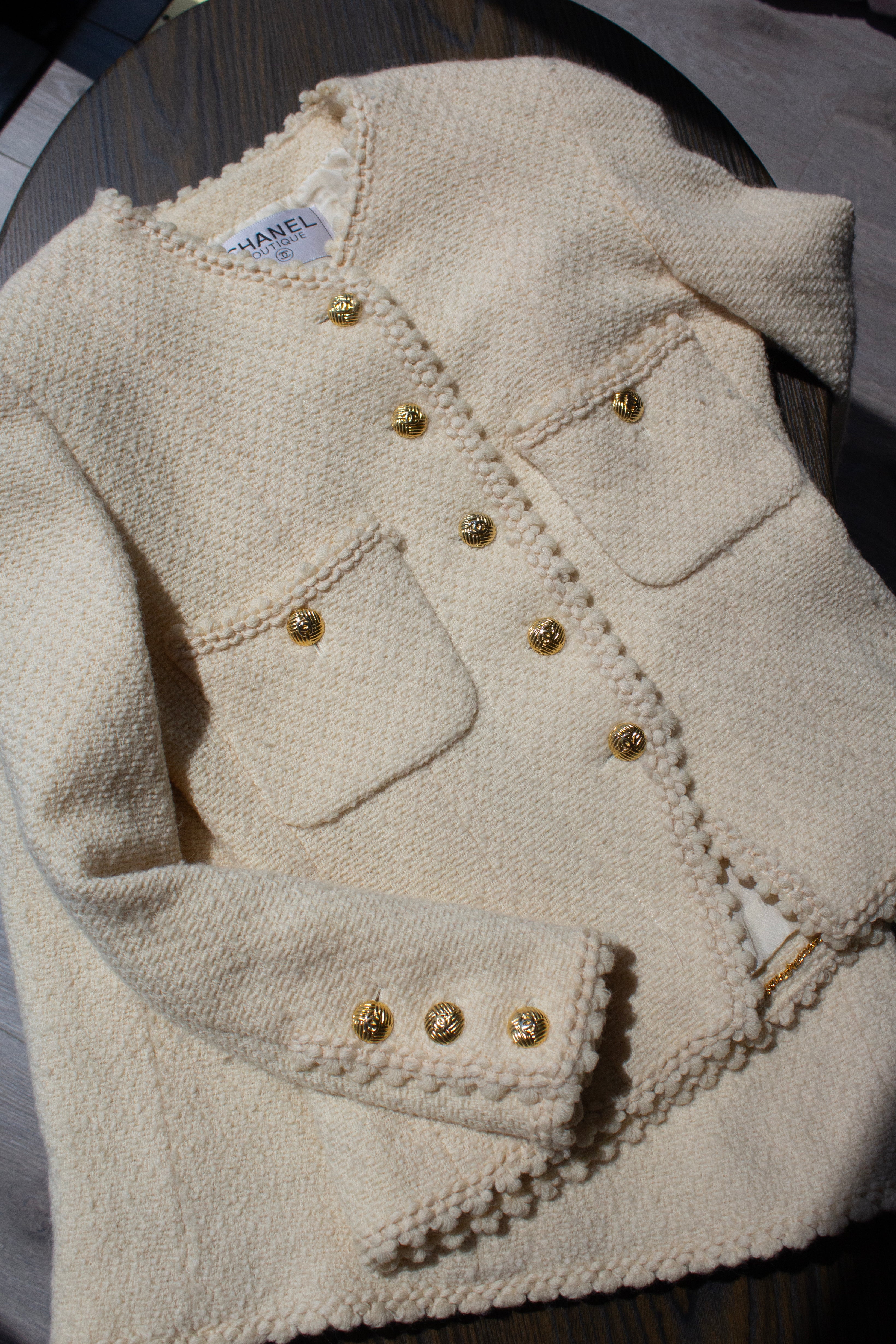 Chanel Vintage S/S 1990 Ecru Cream 24K Gold CC Scalloped Tweed Jacket Skirt Suit 