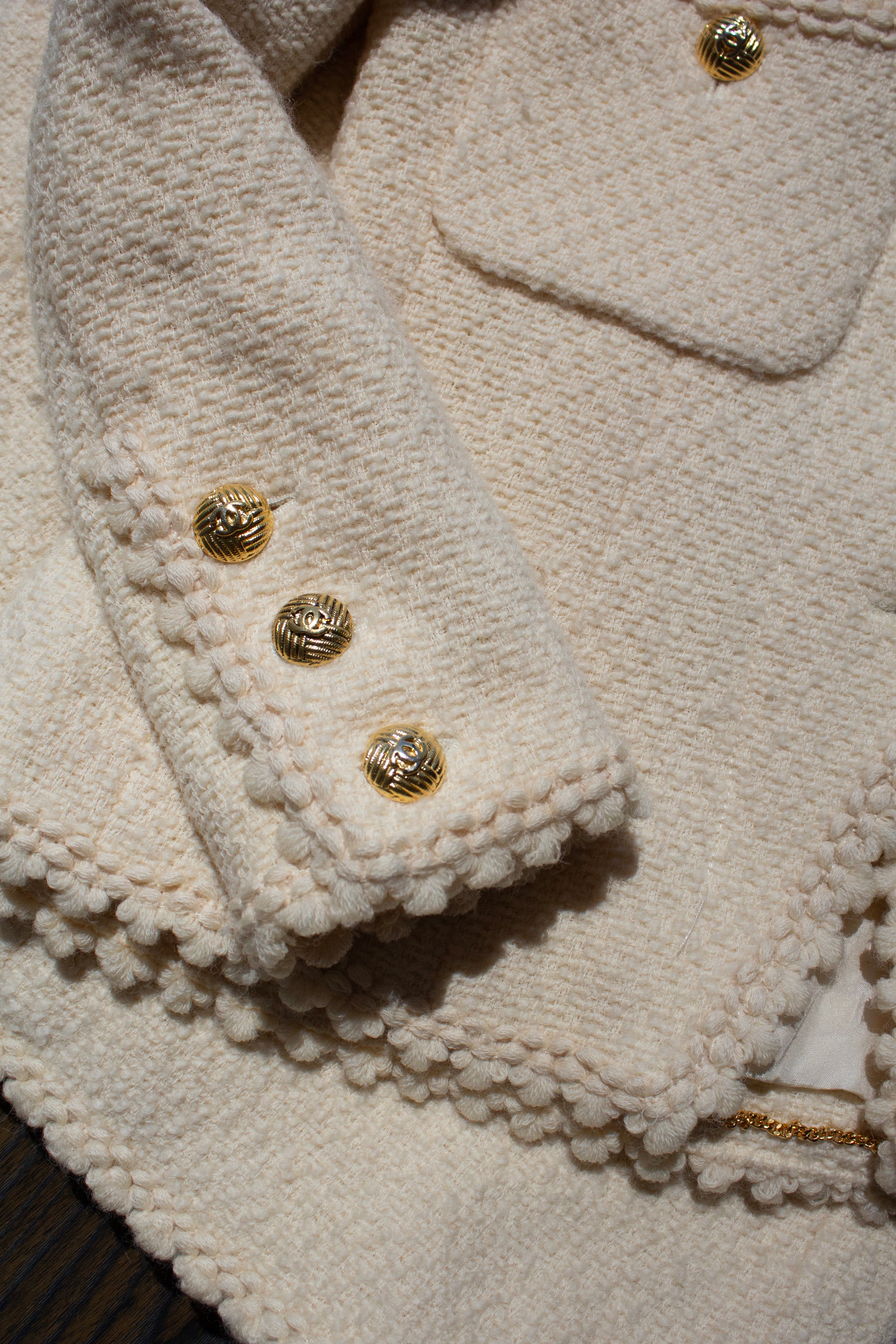 Chanel Vintage S/S 1990 Ecru Cream 24K Gold CC Scalloped Tweed Jacket Skirt Suit 