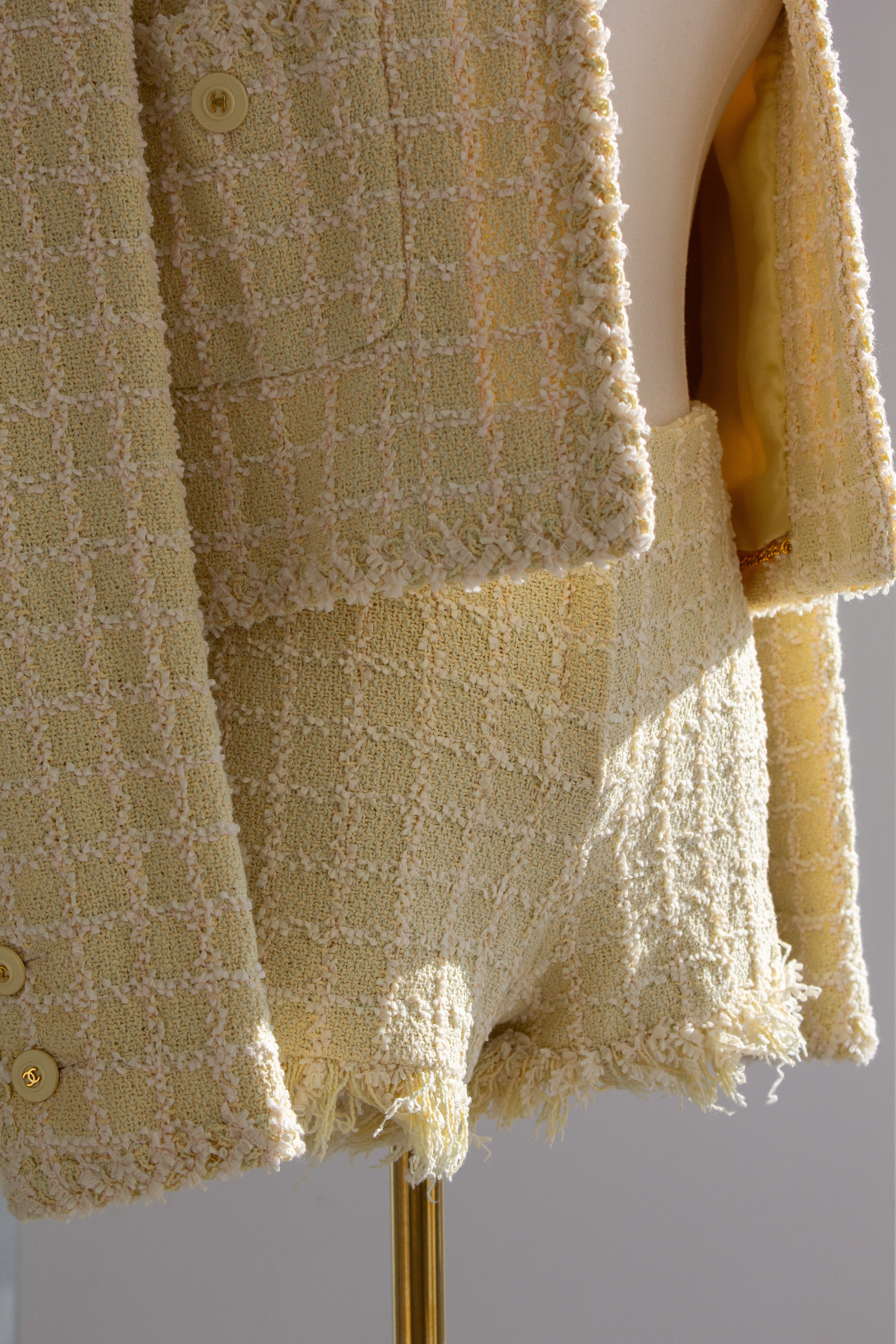 Chanel Vintage S/S 1994 Yellow Green Fantasy Tweed 94P Jacket Shorts Suit