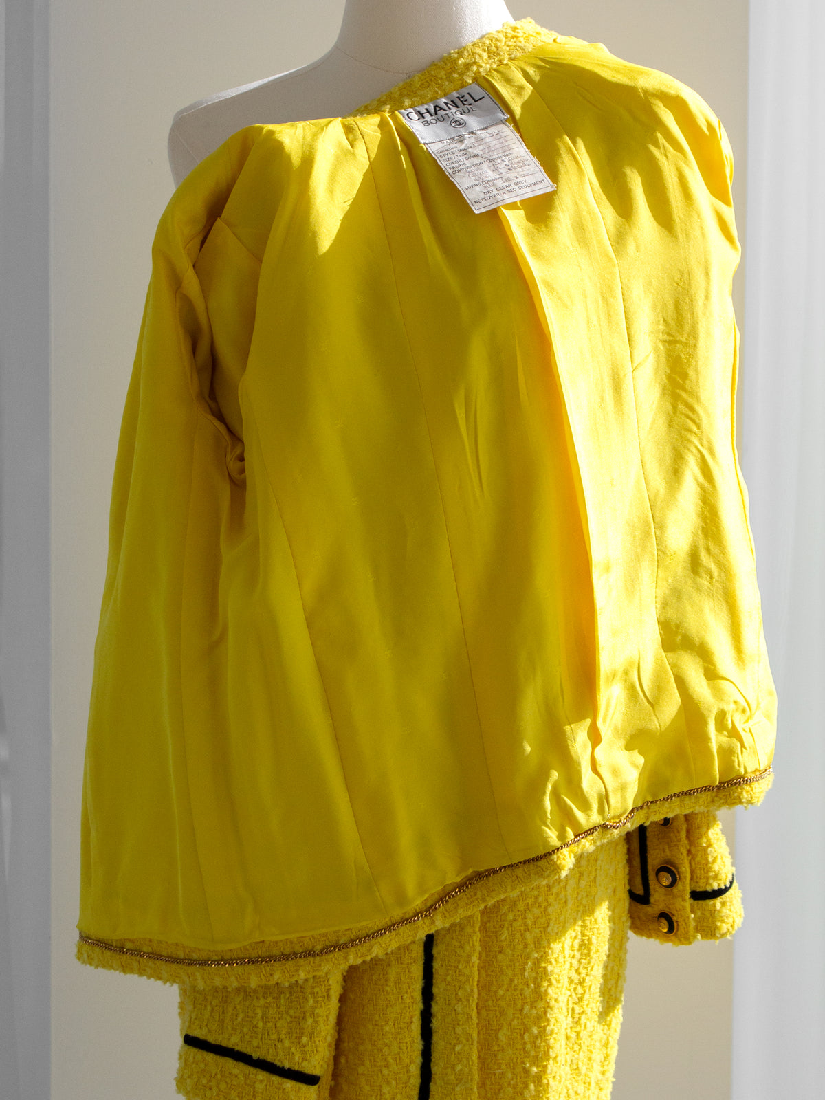 Chanel Vintage F/W 1993 Yellow Black Velvet CC 93A Tweed Jacket Skirt Suit