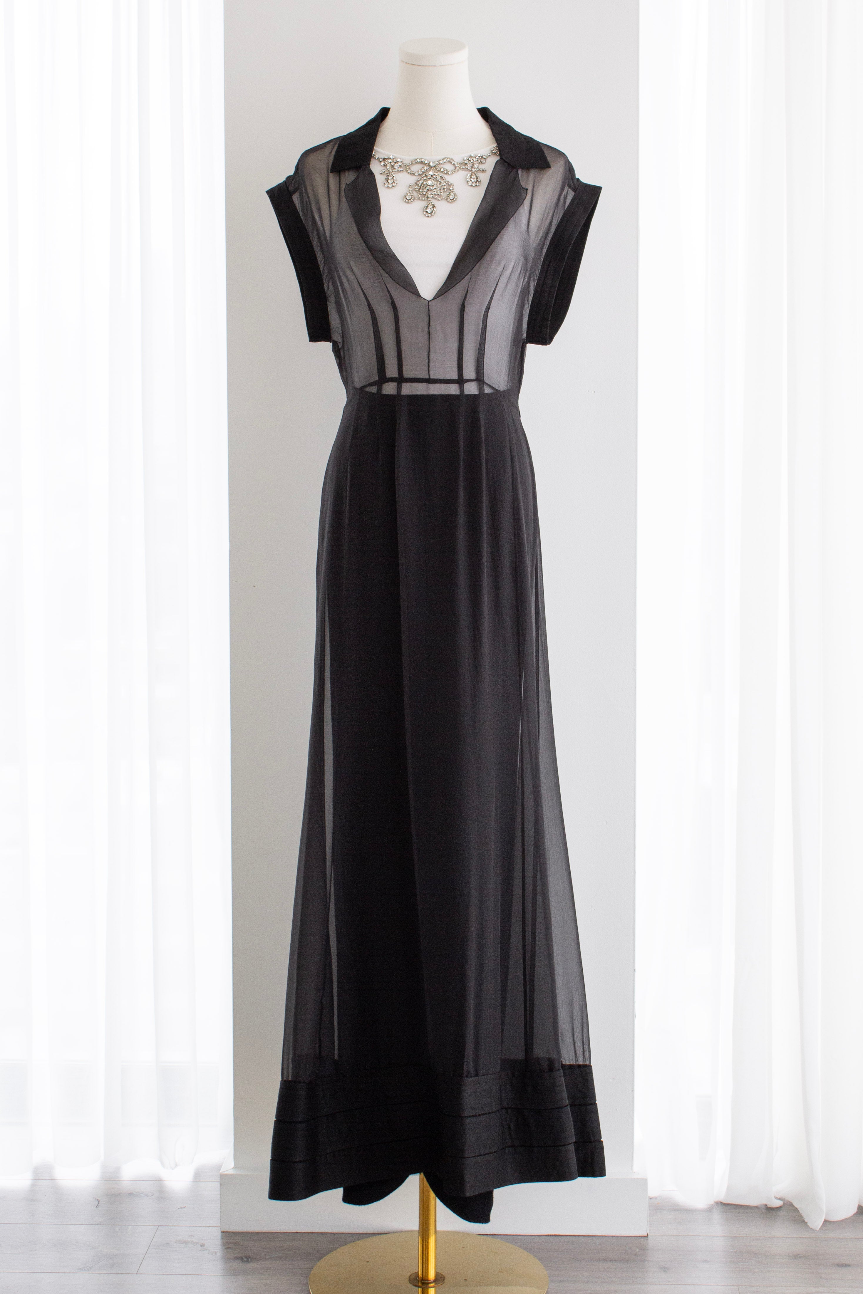 Chanel Pre-Fall 2006 Metiers D’Art Embellished Lesage Black White 06A Gown