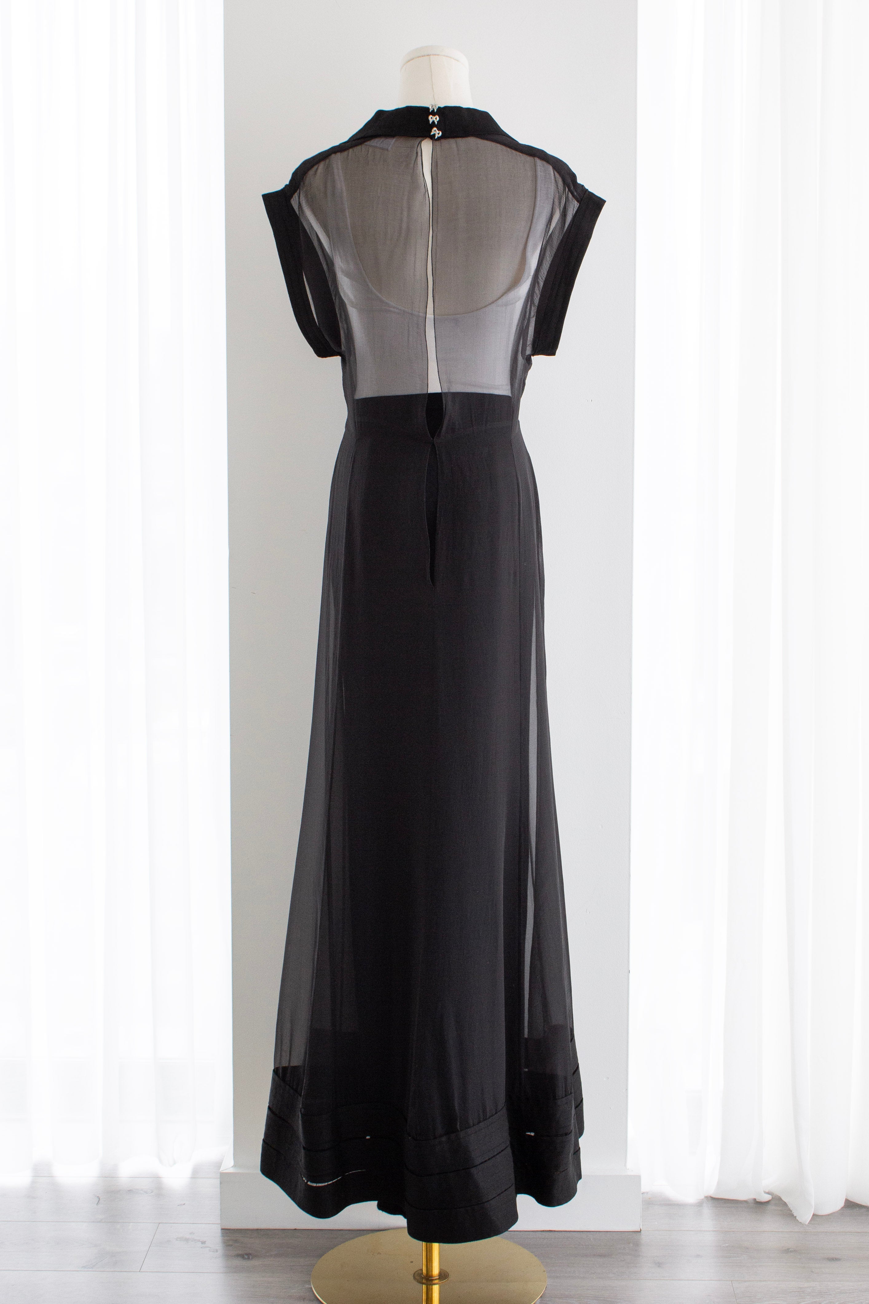 Chanel Pre-Fall 2006 Metiers D’Art Embellished Lesage Black White 06A Gown