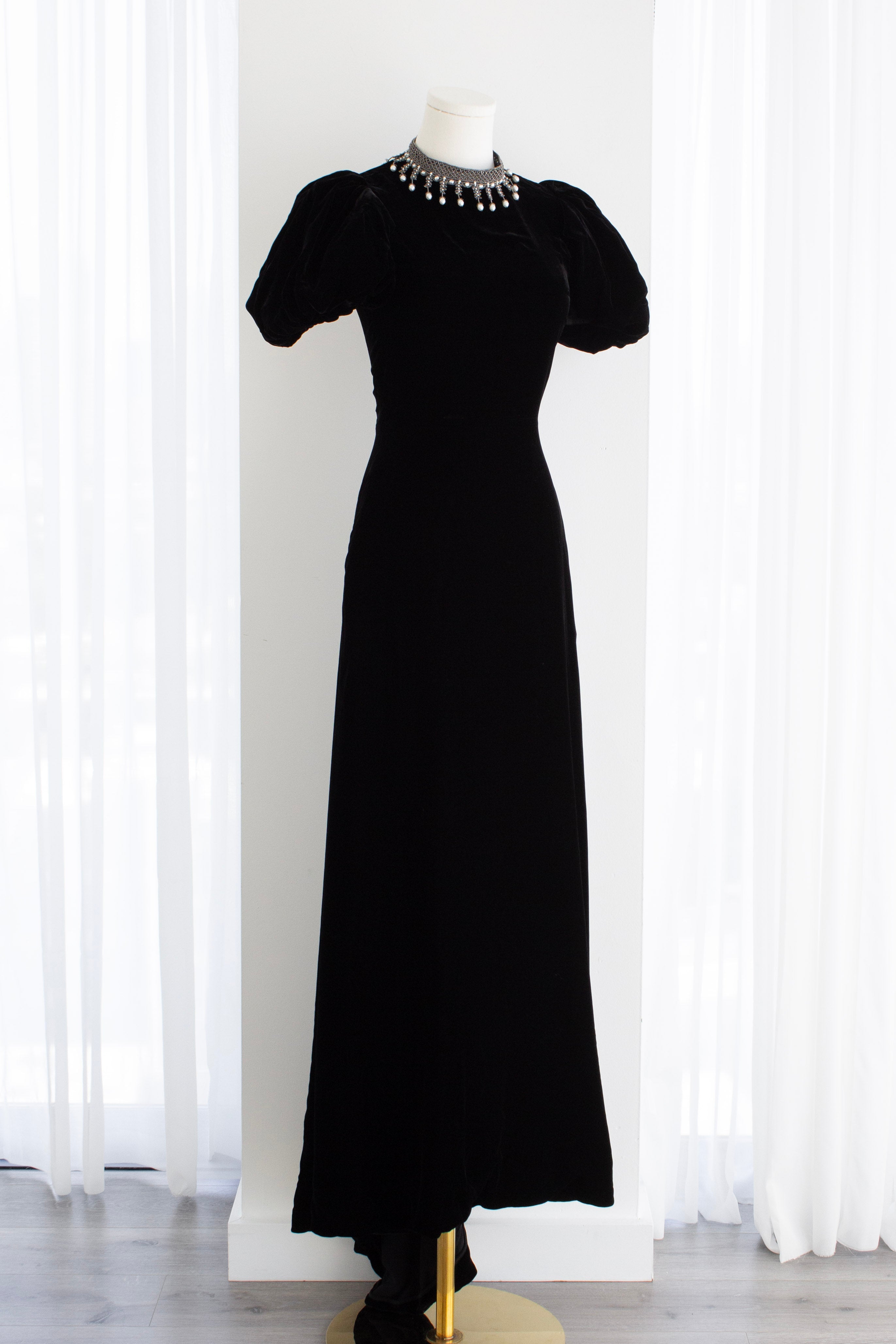 Christian Dior Cruise 2025 Scotland Embellished-Collar Velvet Gown