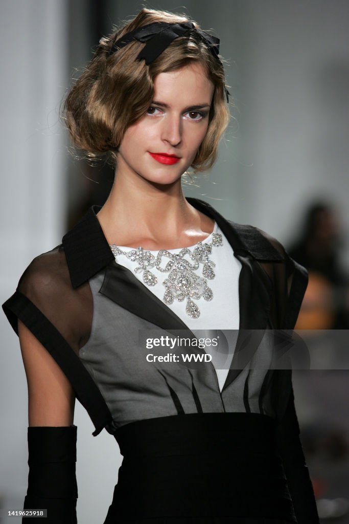 Chanel Pre-Fall 2006 Metiers D’Art Embellished Lesage Black White 06A Gown